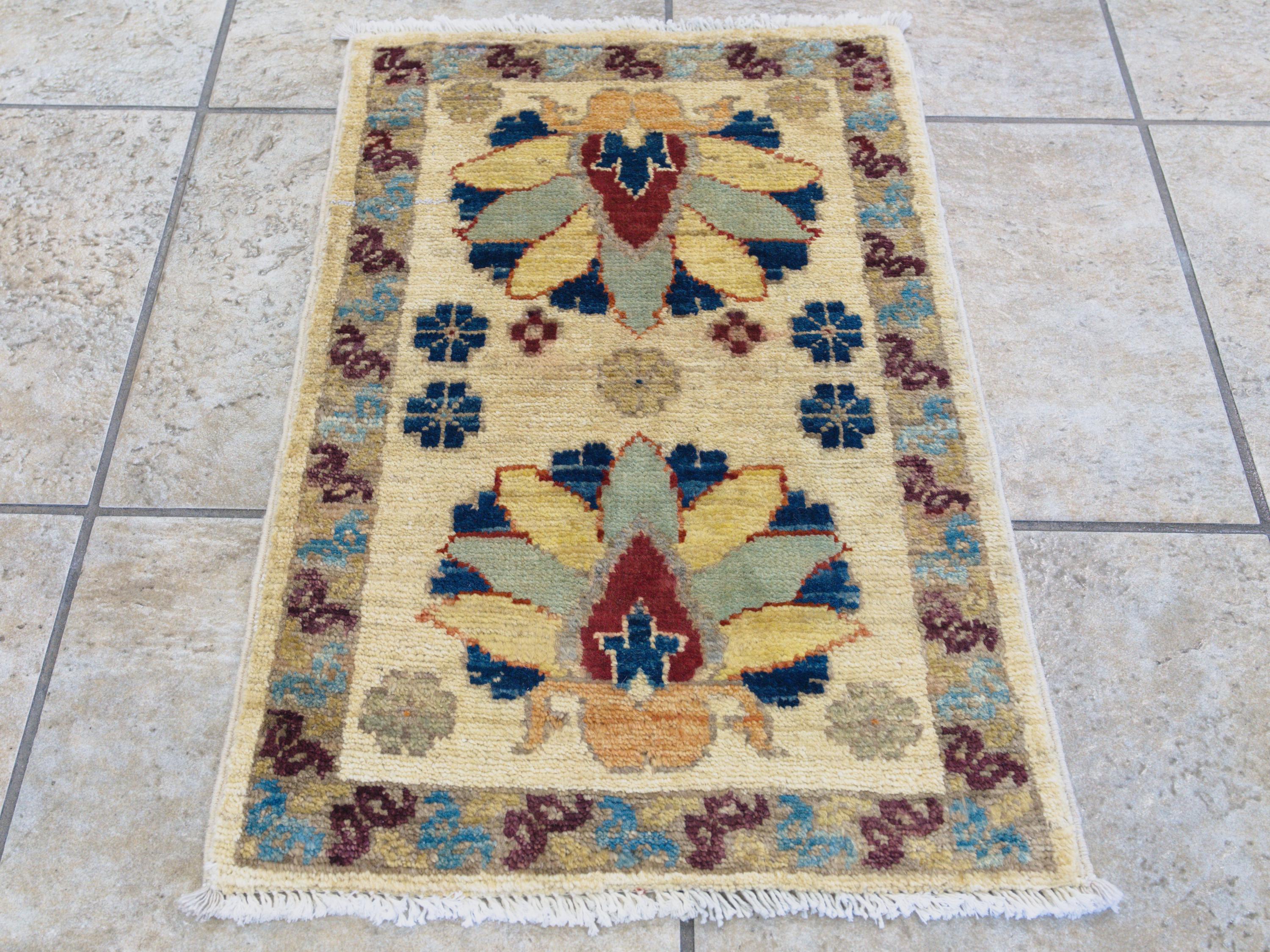 1x2 Ft Beige Serapi Rug - Floral Accent Rug