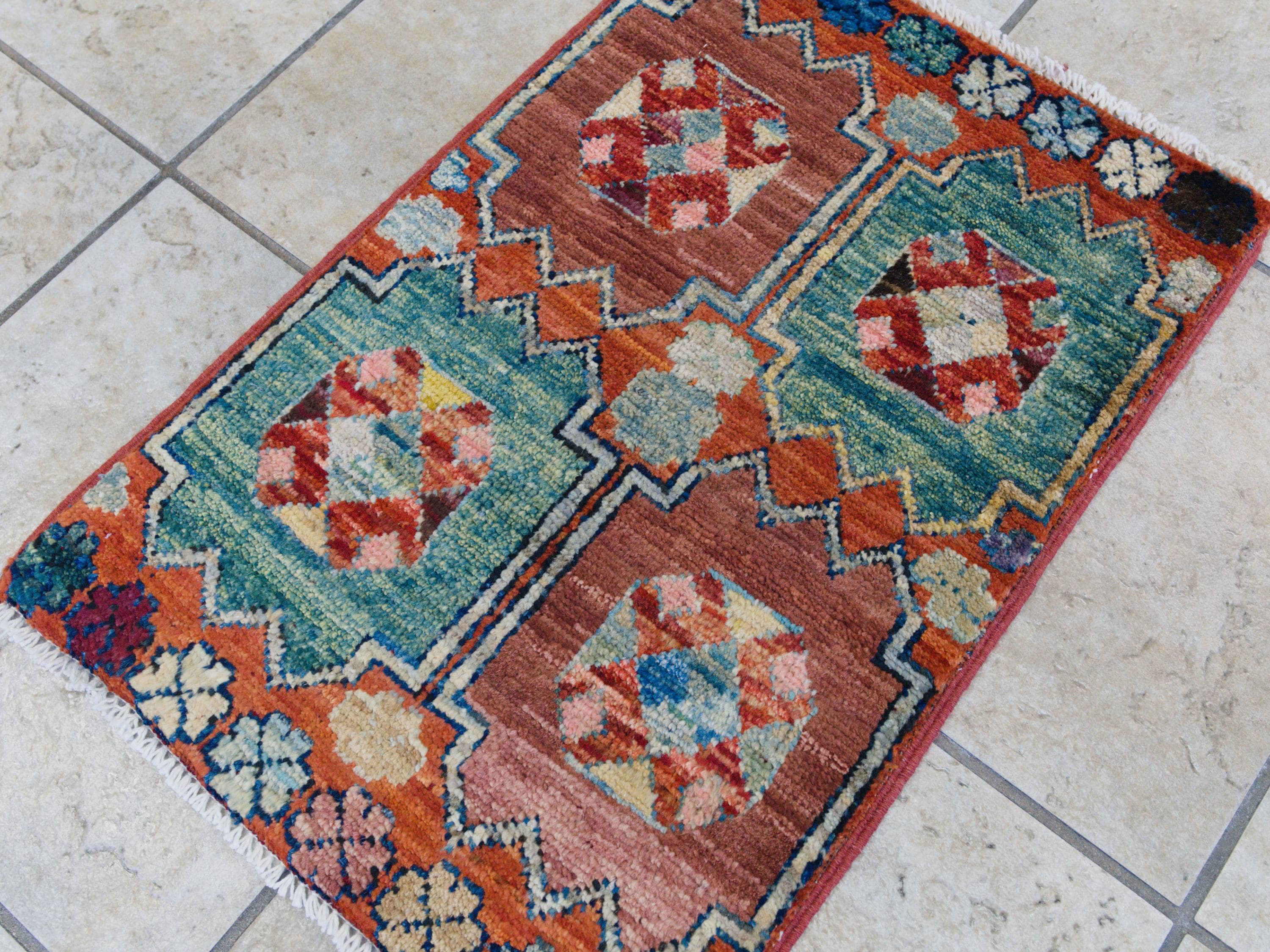 1x2 Ft Red & Green Heriz Rug - Wool Accent Rug