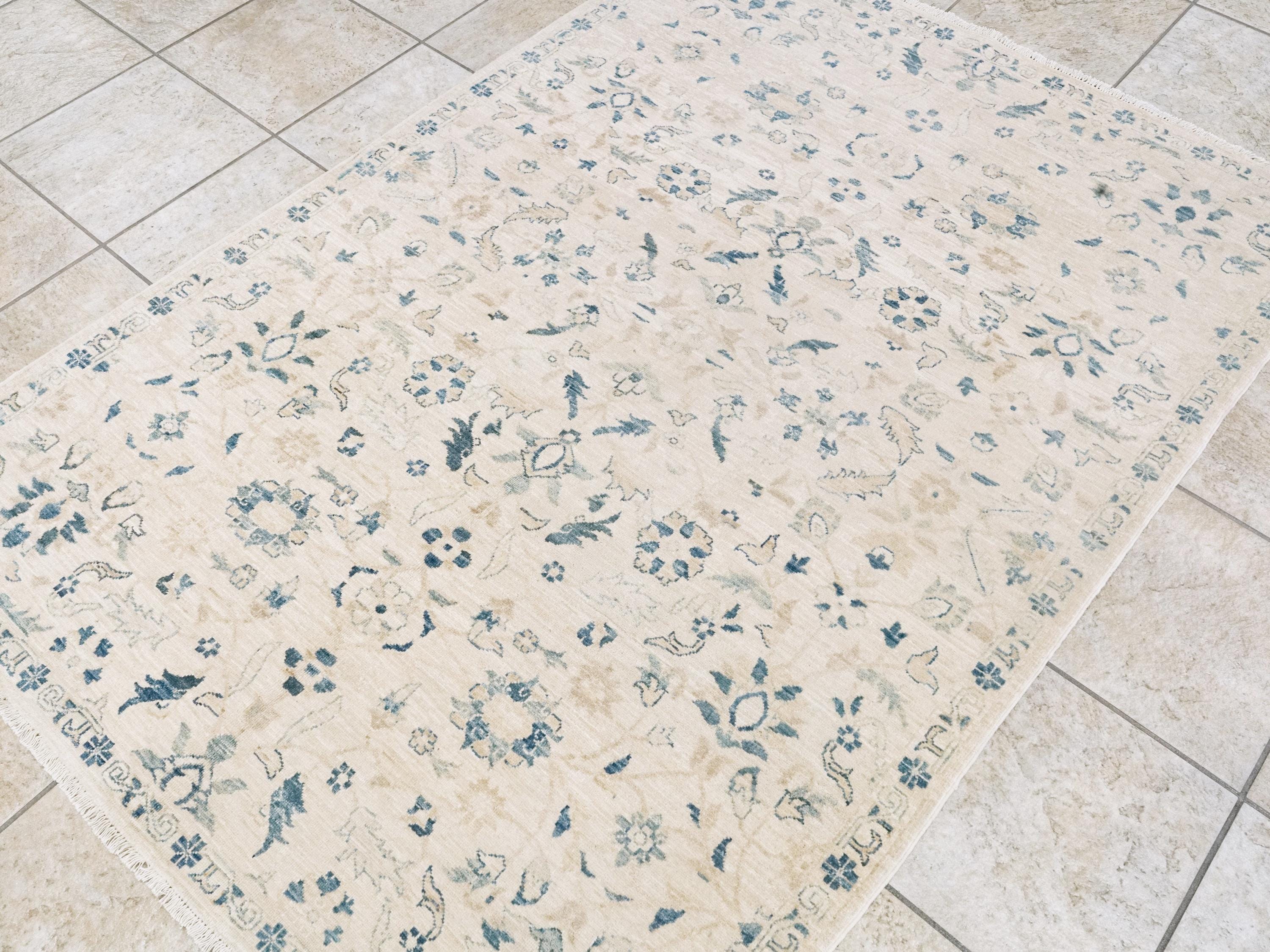 Handmade White Serapi Rug - 4x6 Ft Oriental Area Rug - Floral Design