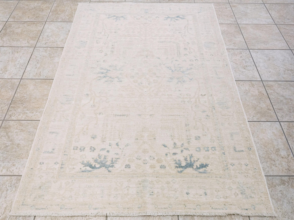 4x6 Light Beige Serapi Rug - Oriental Area Rug - Floral Design