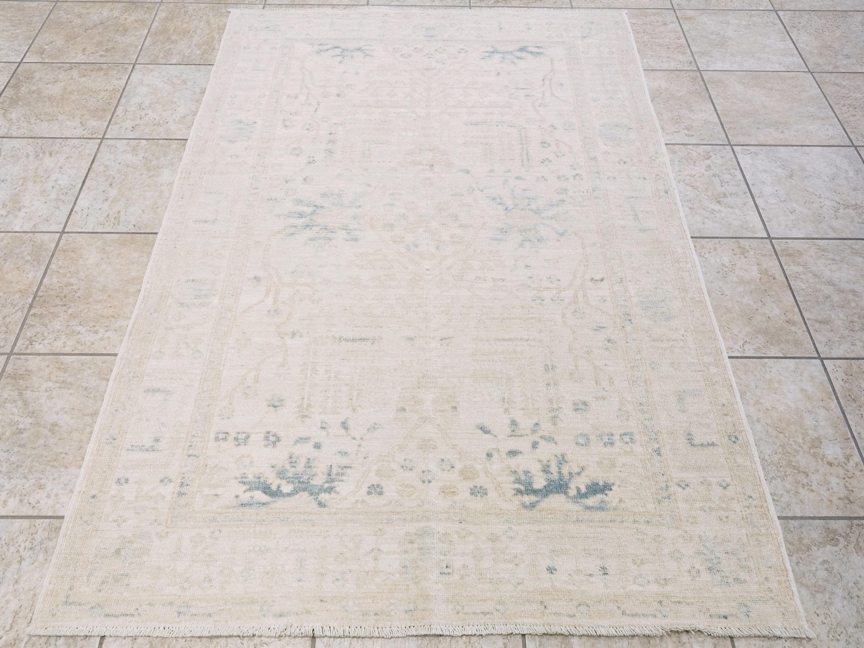 4x6 Light Beige Serapi Rug - Oriental Area Rug - Floral Design