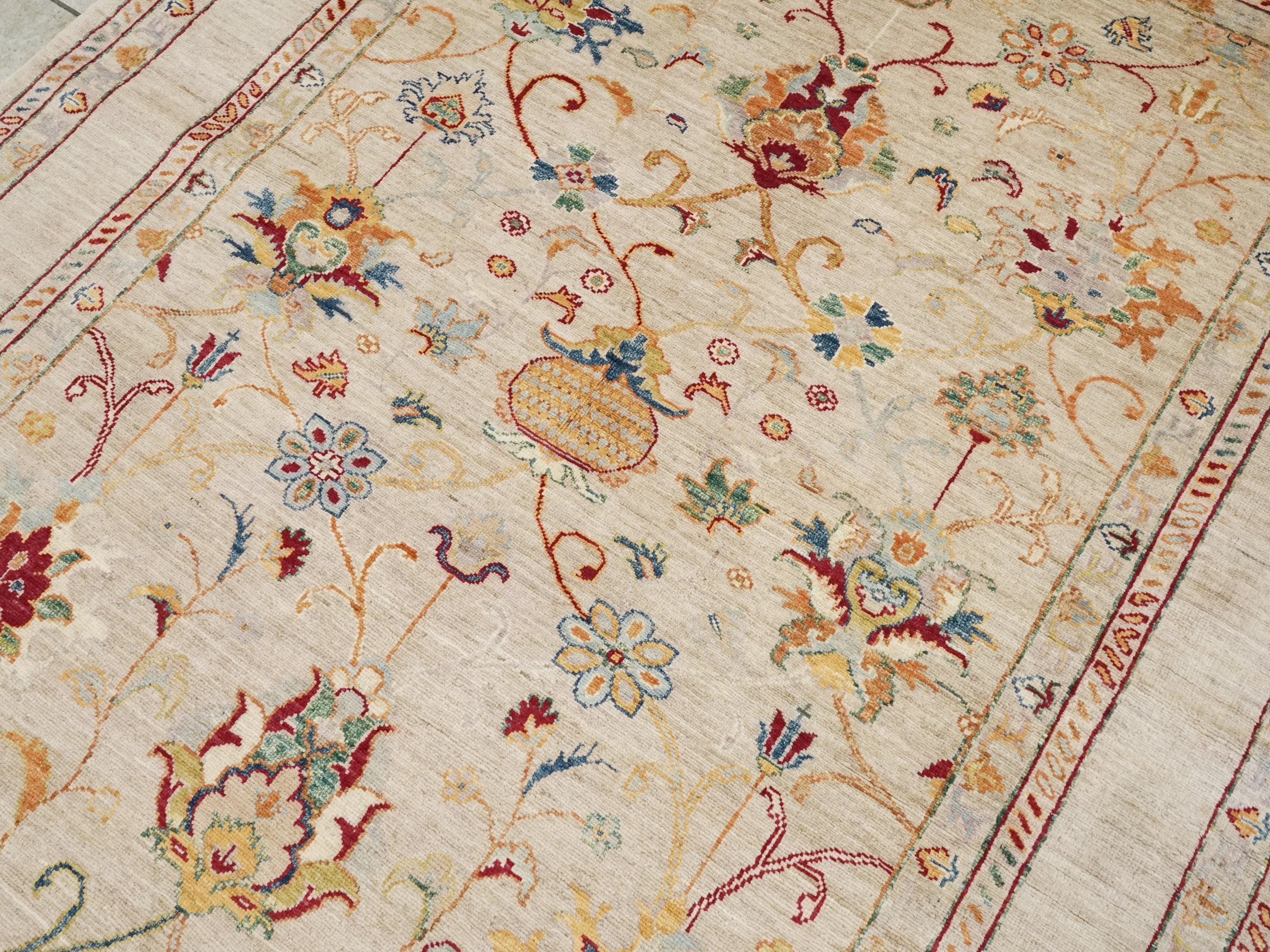 5x7 Ft Beige Serapi Rug - Hand Knotted Oriental Area Rug - Floral Design