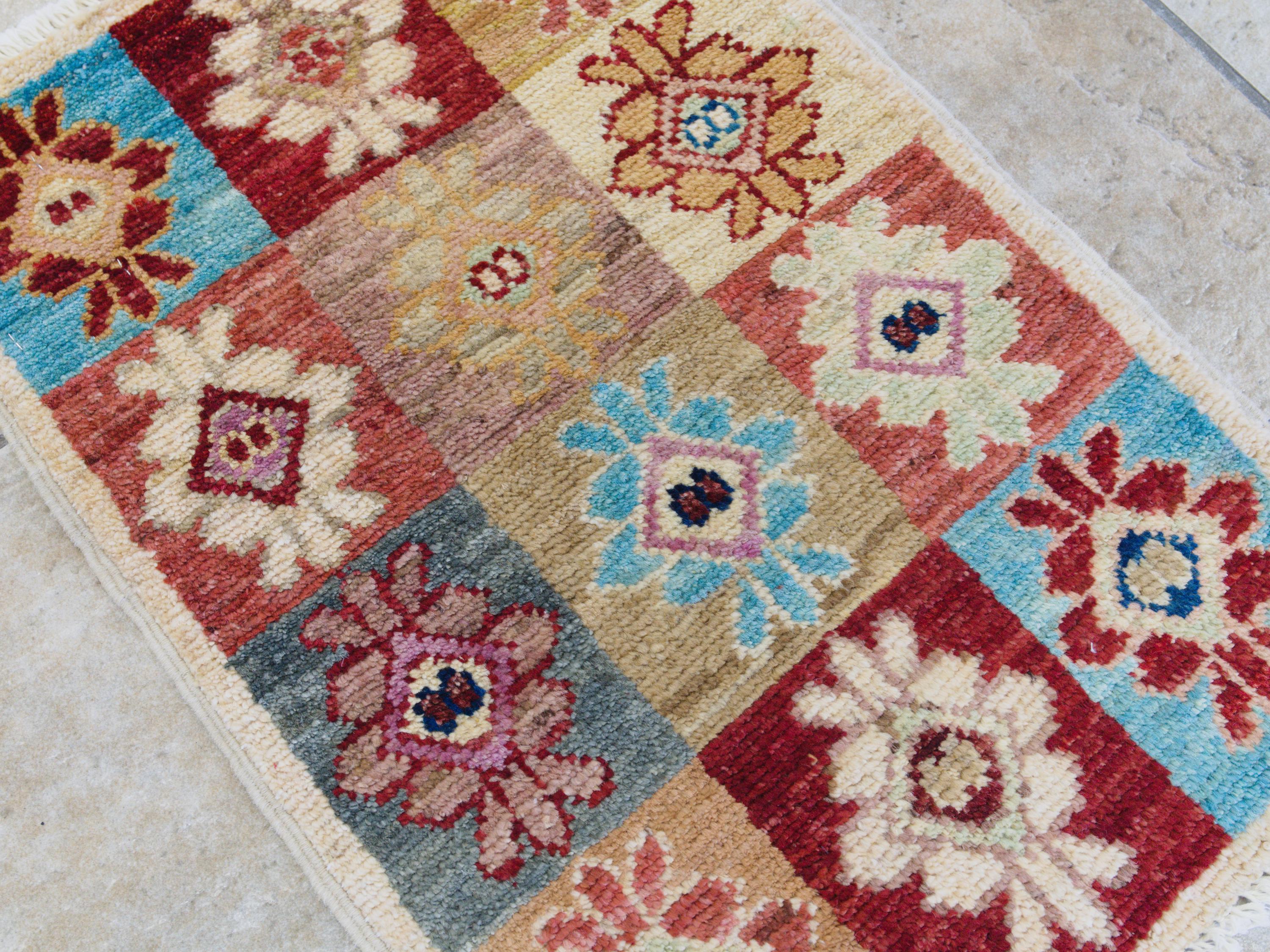 1x2 Ft Colorful Serapi Rug - Floral Accent Rug