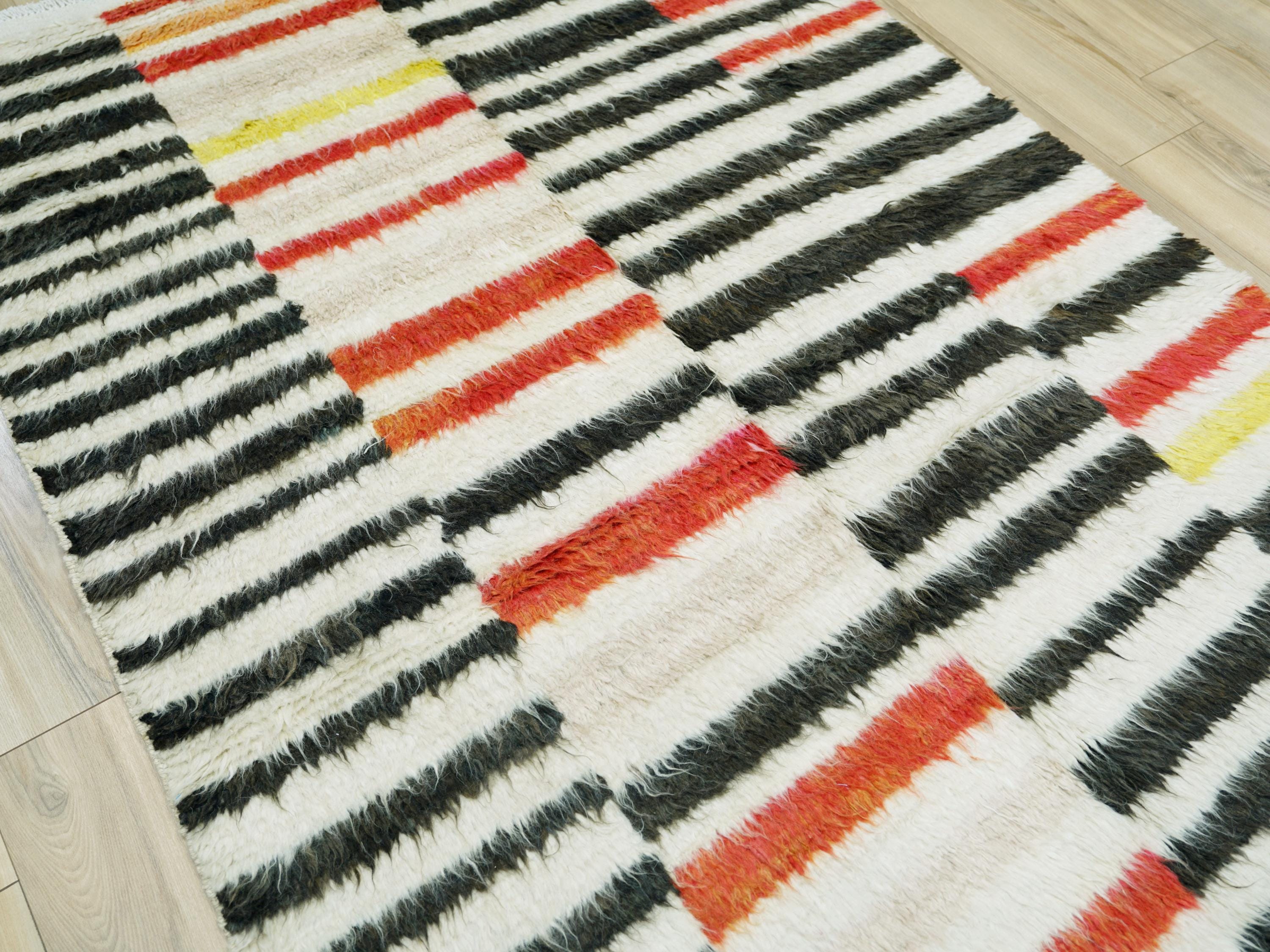 Hand Knotted Wool Moroccan Rug - 5x6 Ft Shaggy Rug