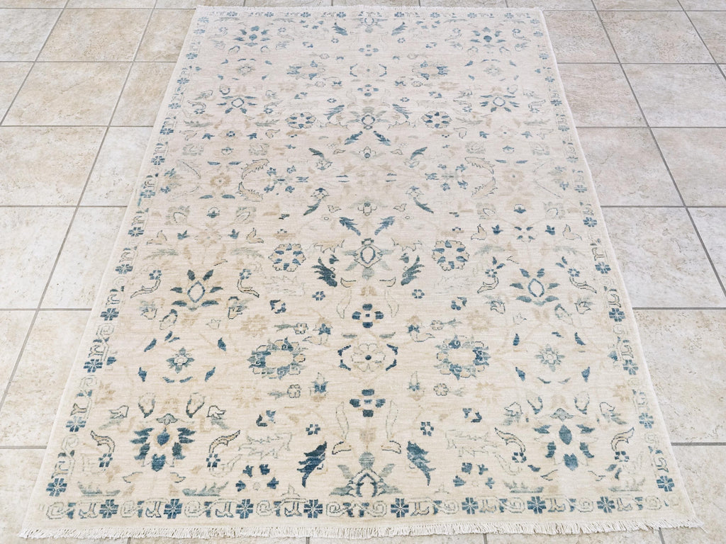 Handmade White Serapi Rug - 4x6 Ft Oriental Area Rug - Floral Design