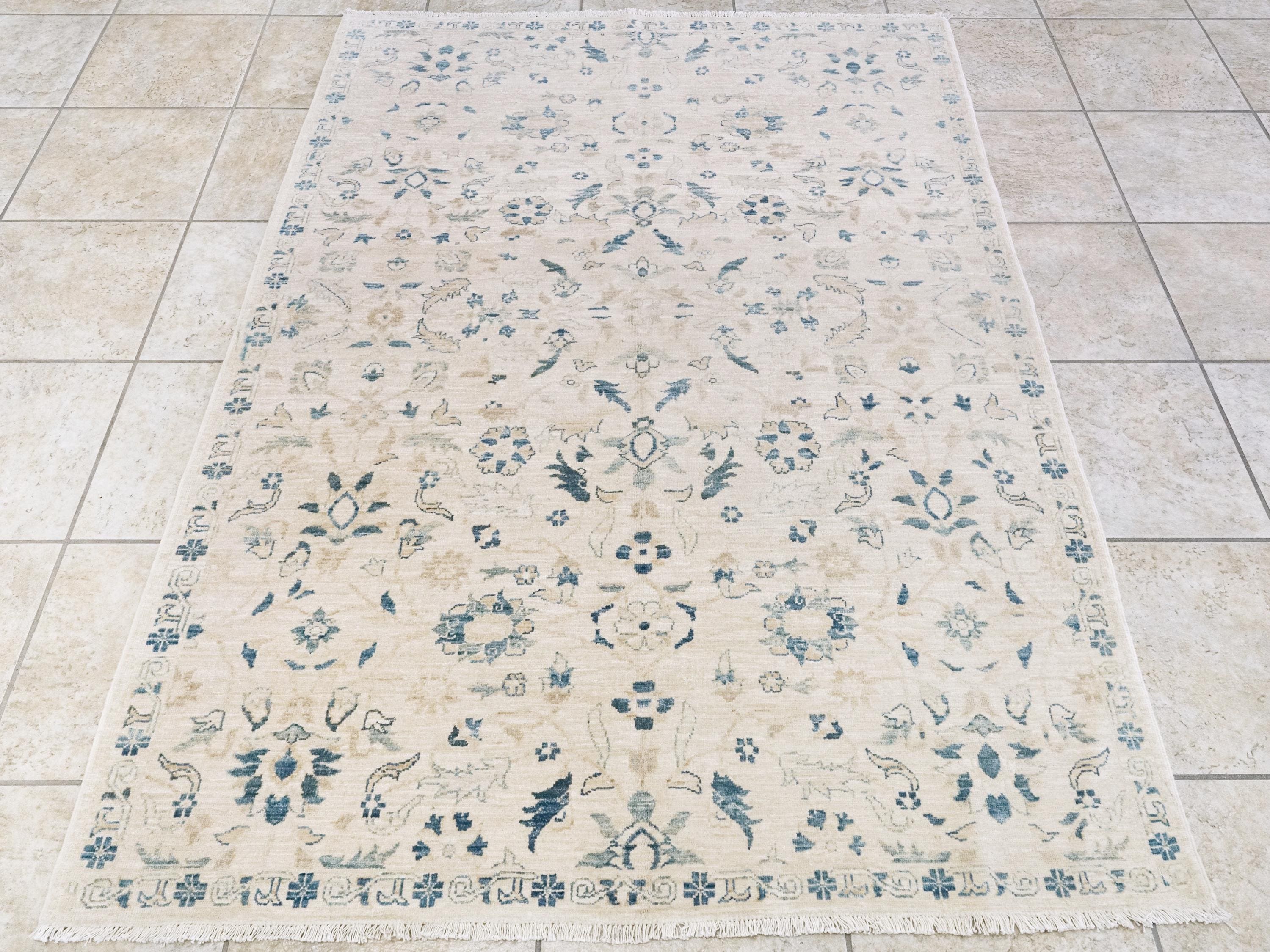 Handmade White Serapi Rug - 4x6 Ft Oriental Area Rug - Floral Design