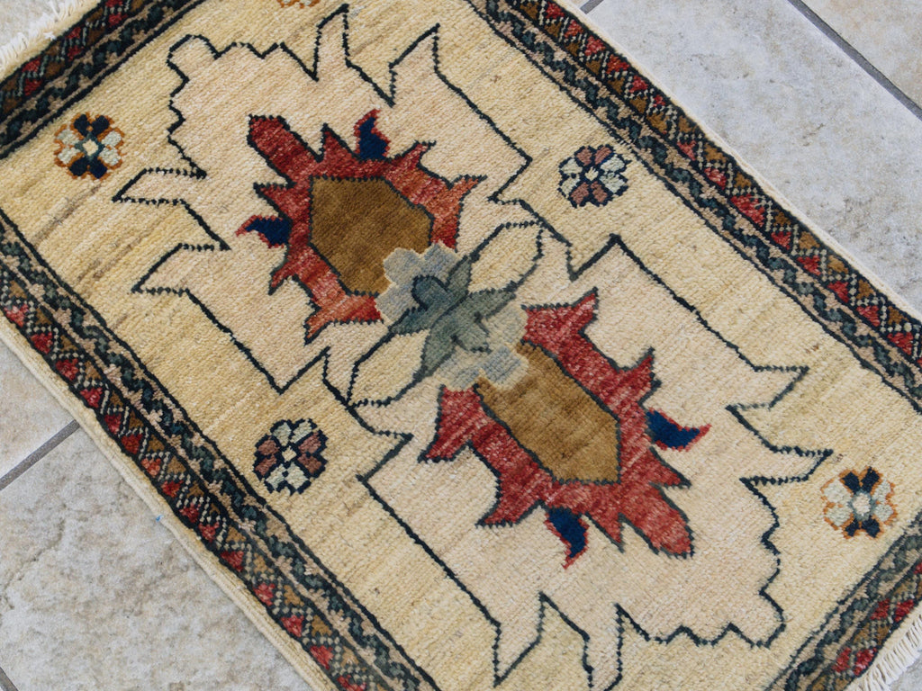 1x2 Ft Beige Serapi Rug - Floral Accent Rug