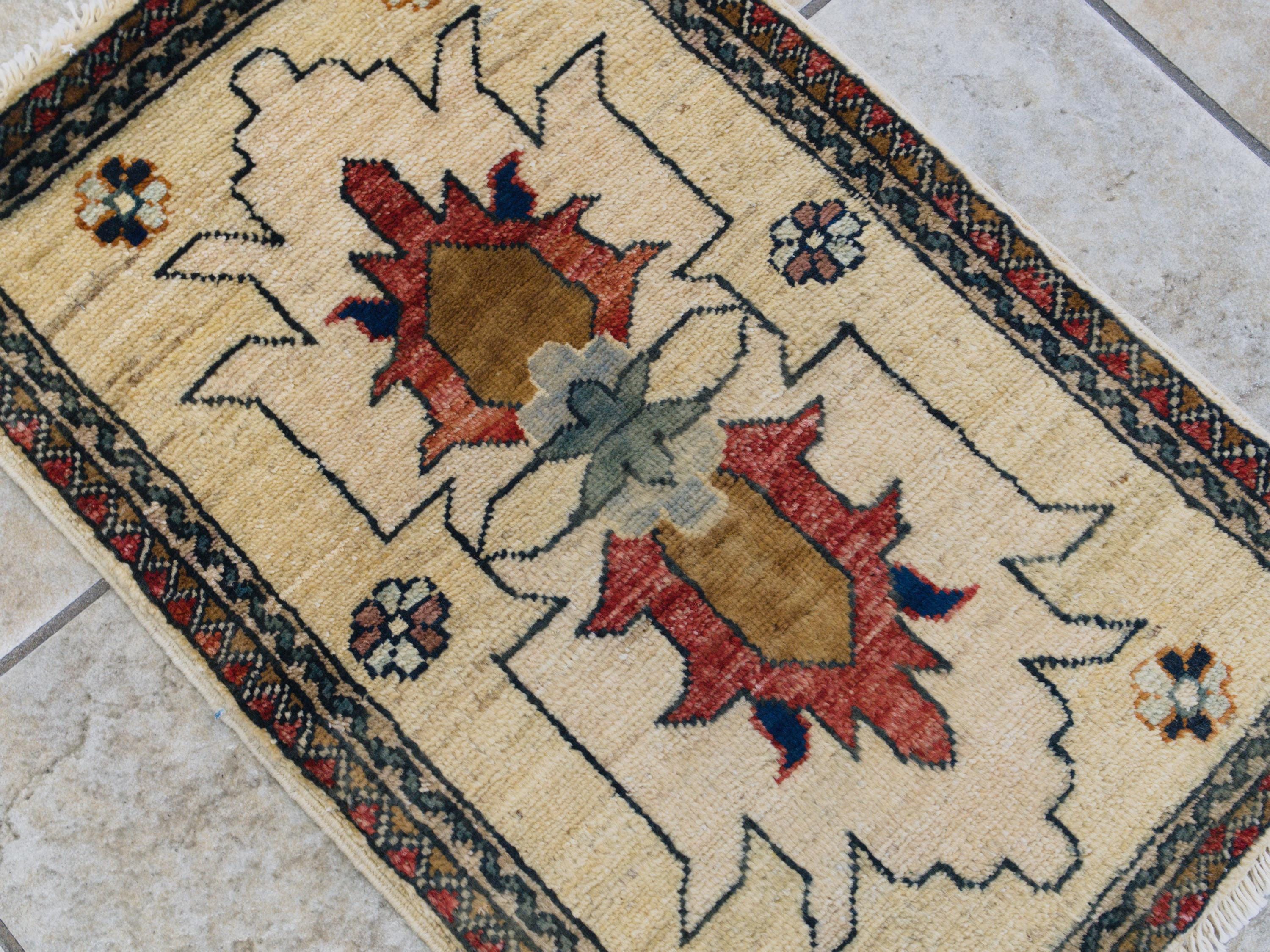 1x2 Ft Beige Serapi Rug - Floral Accent Rug