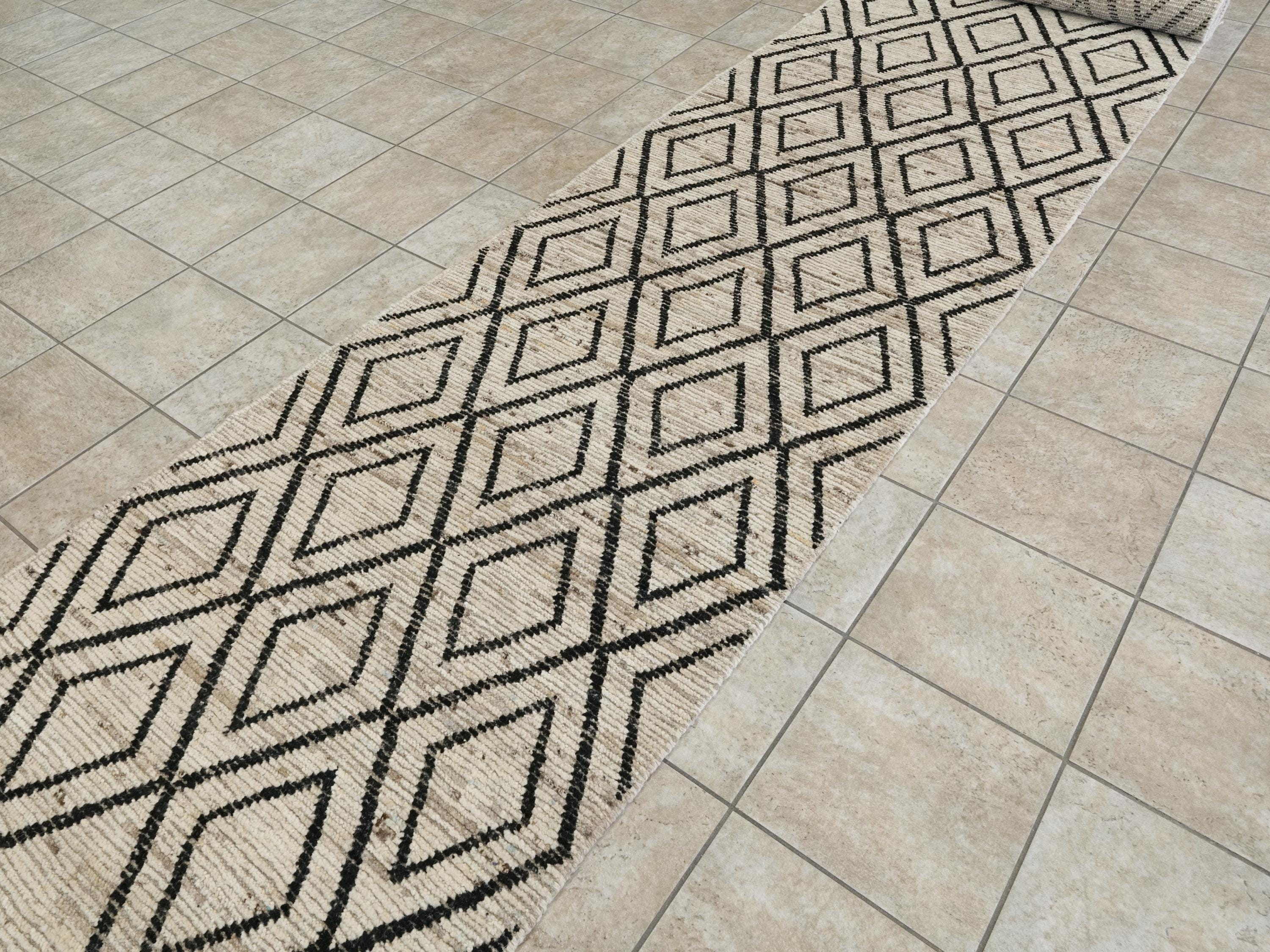 19 Ft White & Black Moroccan Rug - Afghan Wool Hallway Rug