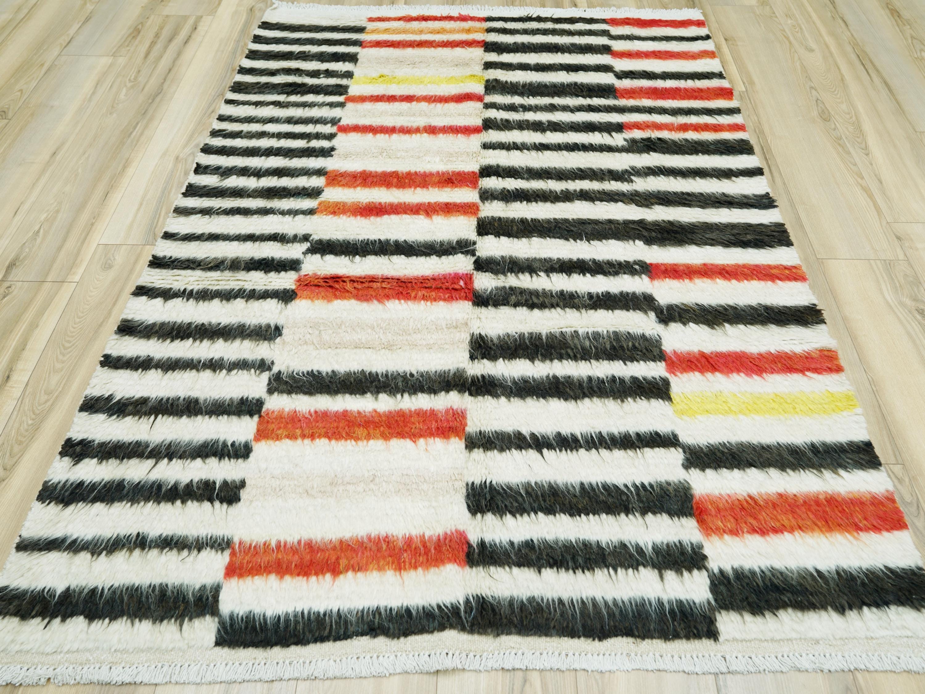 Hand Knotted Wool Moroccan Rug - 5x6 Ft Shaggy Rug