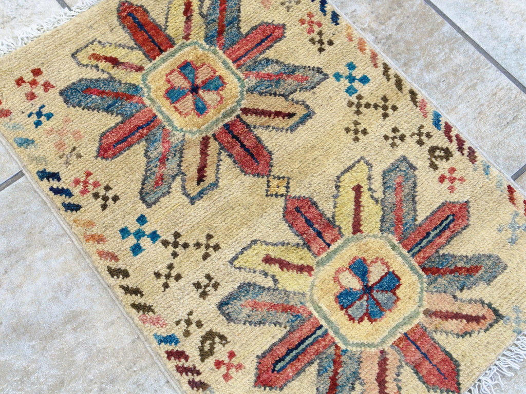 1x2 Ft Beige Serapi Rug - Floral Accent Rug