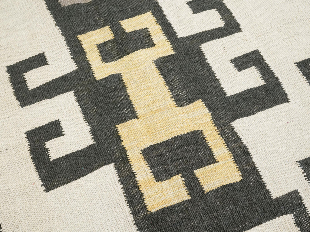 8x10 Ft Navajo Kilim - Traditional Flatweave rug - Tribal Design