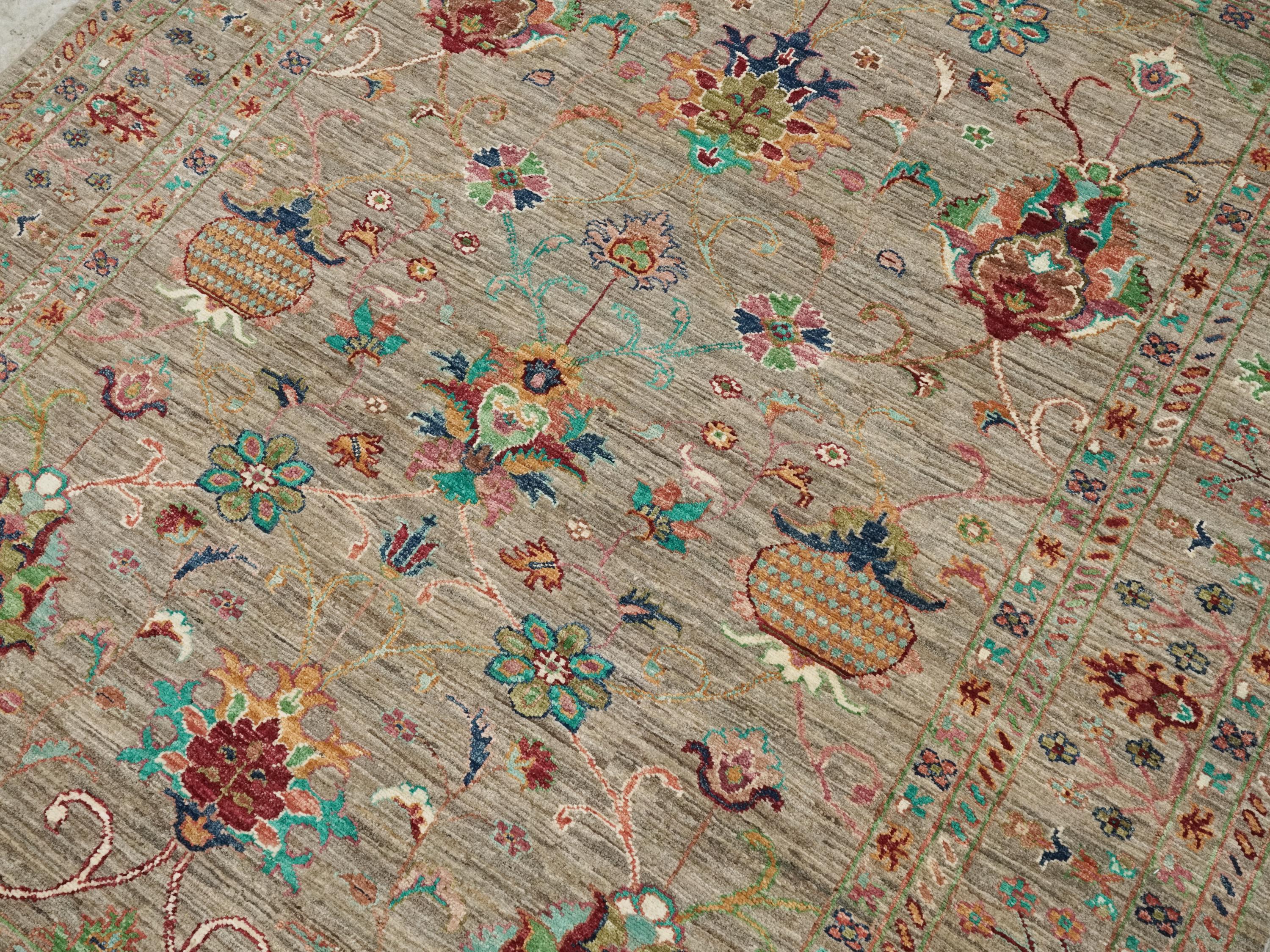 5x7 Ft Brown Serapi Rug - Hand Knotted Oriental Rug - Floral Design