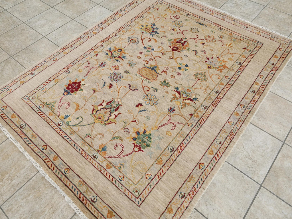 5x7 Ft Beige Serapi Rug - Hand Knotted Oriental Area Rug - Floral Design