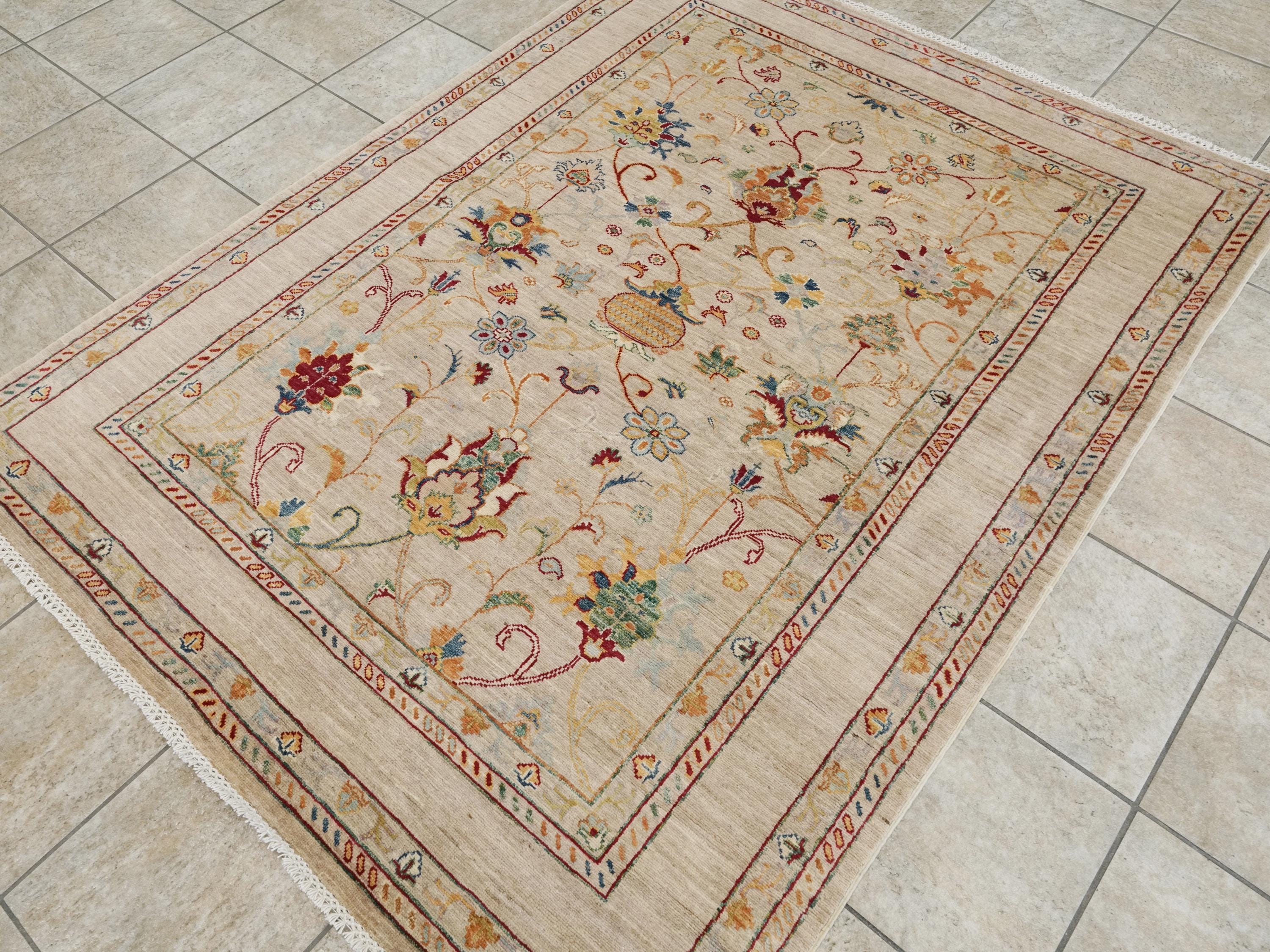 5x7 Ft Beige Serapi Rug - Hand Knotted Oriental Area Rug - Floral Design