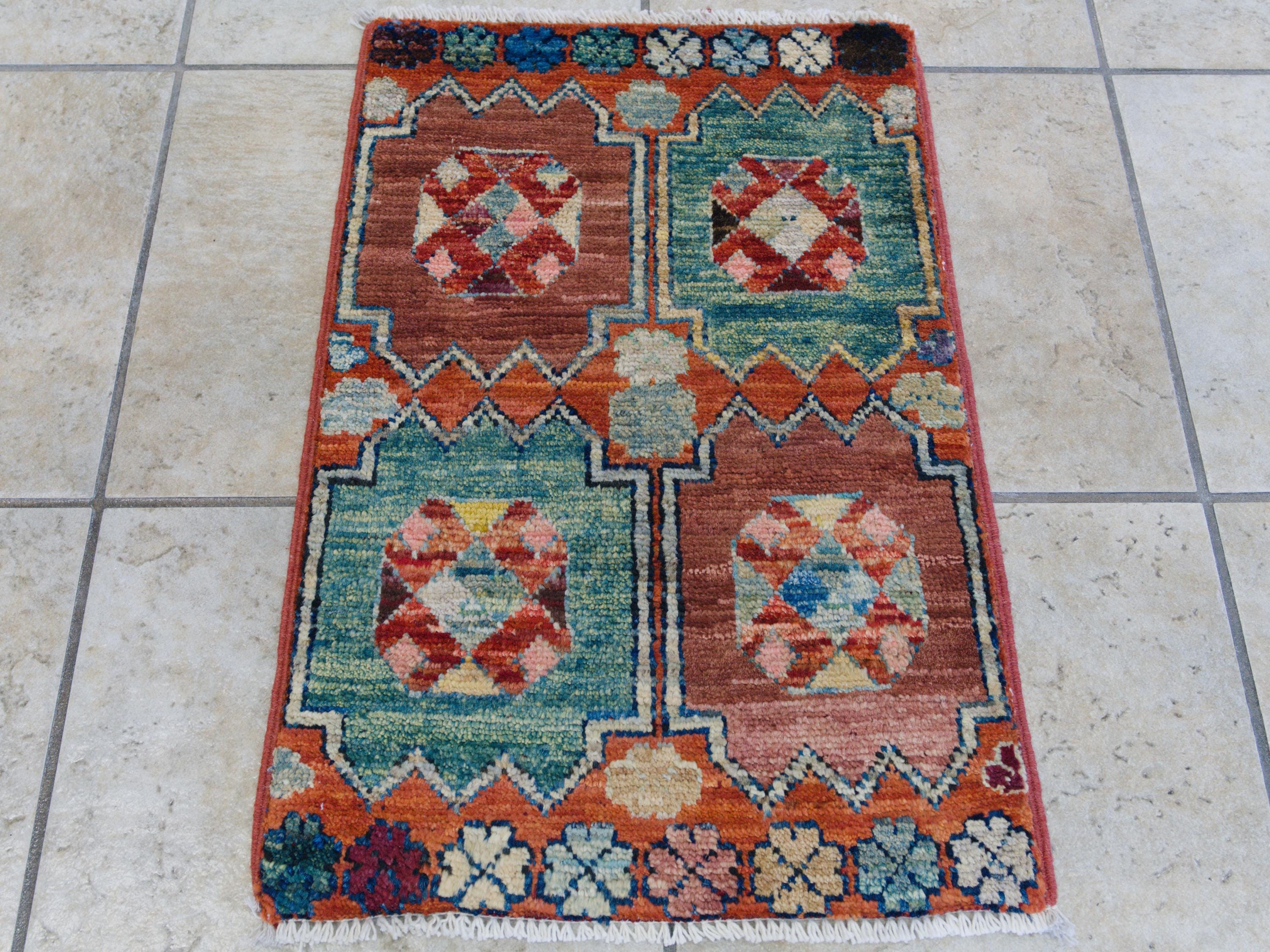 1x2 Ft Red & Green Heriz Rug - Wool Accent Rug