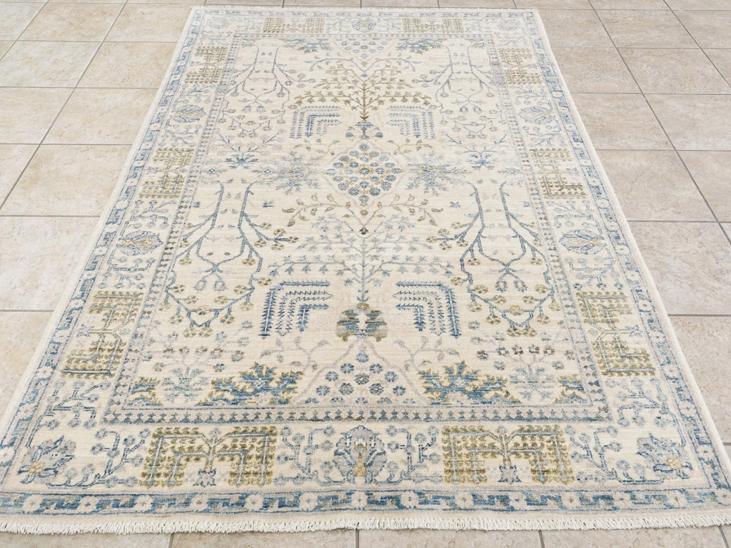 5x7 Ft Hand Knotted Wool Serapi Rug - White Vintage Persian Rug
