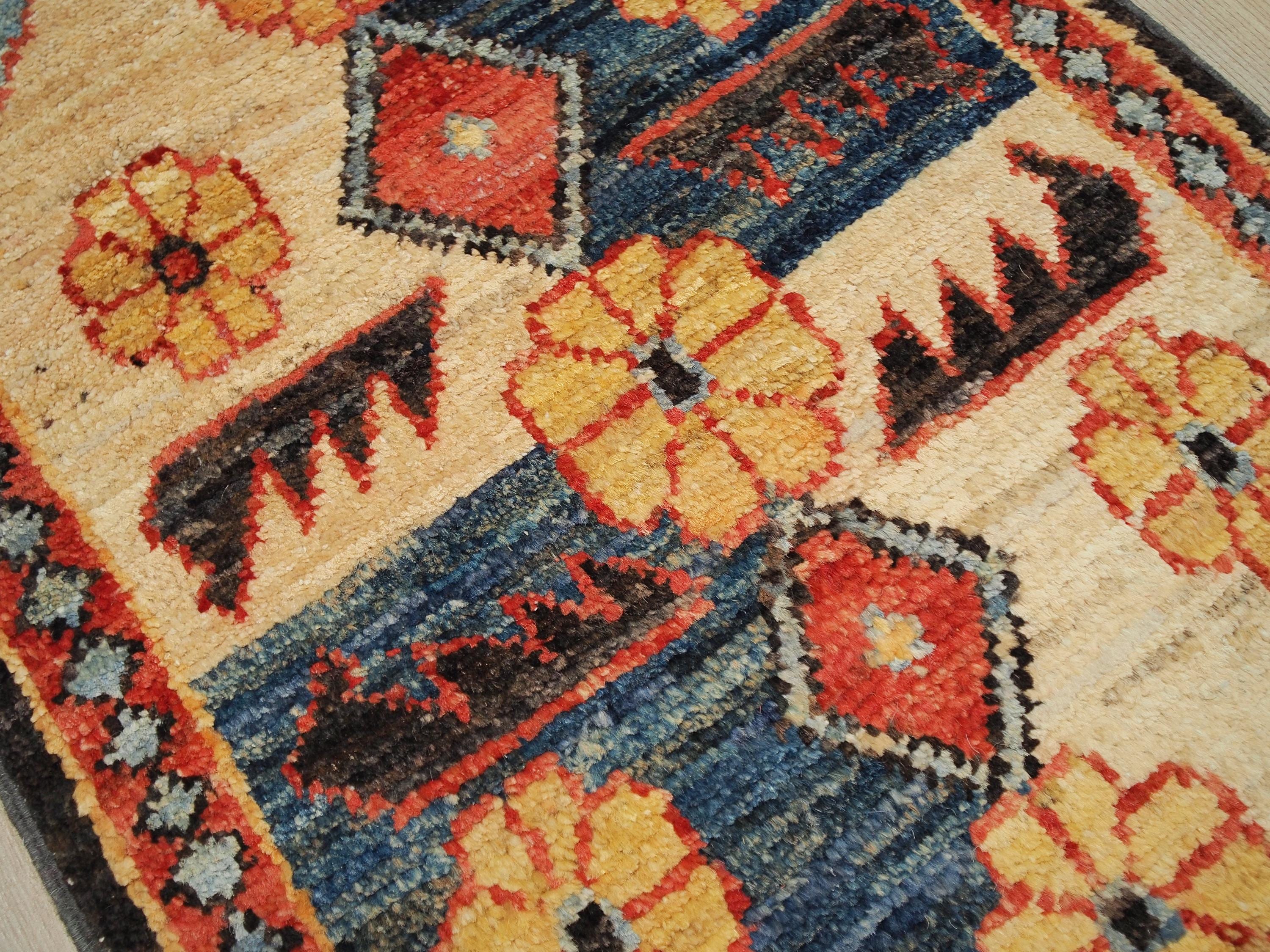 1x2 Ft Hand Knotted Heriz Rug - Beige & Blue Floral Accent Rug