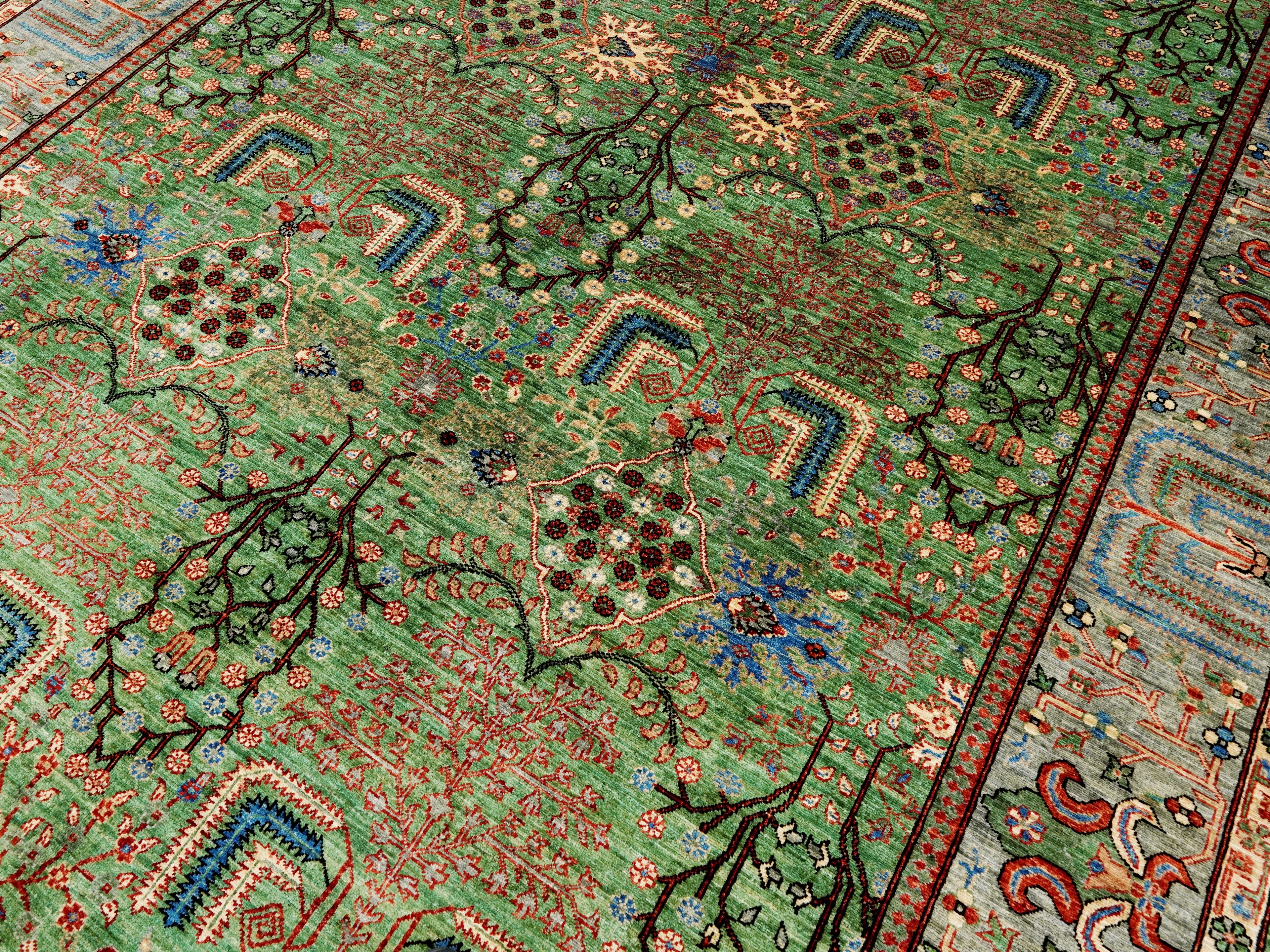 9x12 Green Serapi Rug – Traditional Living Room Rug - Floral Design
