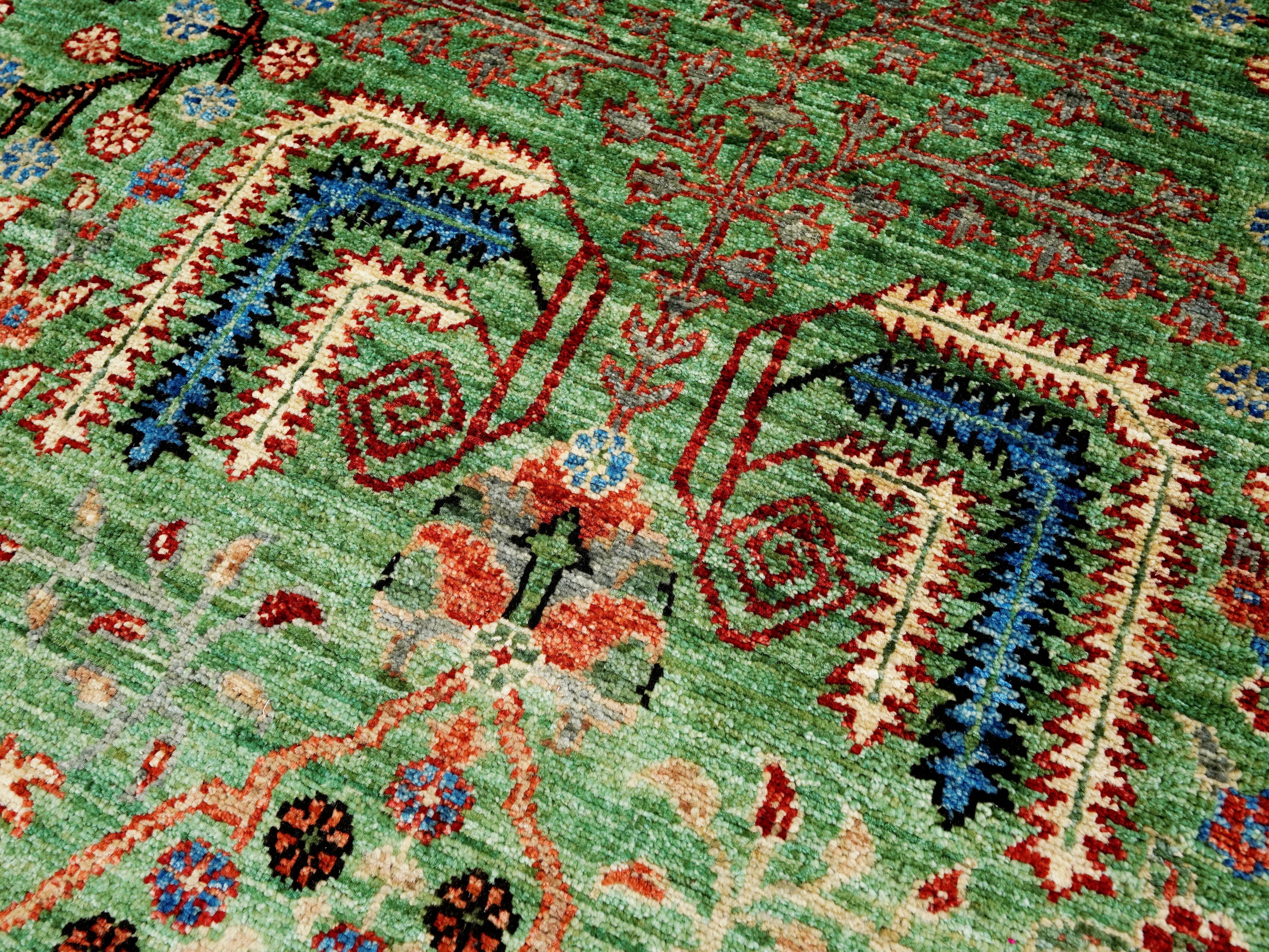 9x12 Green Serapi Rug – Traditional Living Room Rug - Floral Design