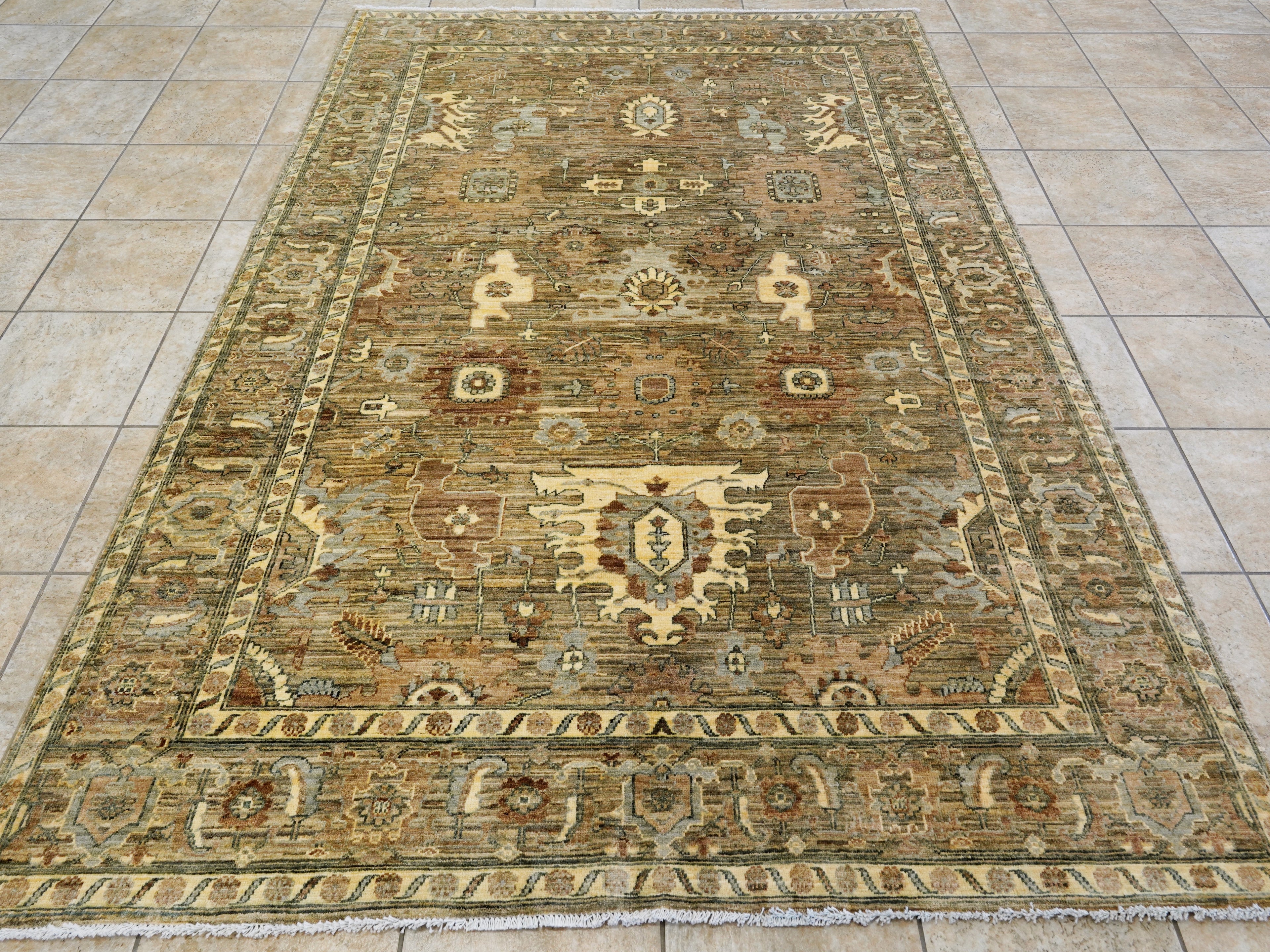 6x9 Ft Neutral Serapi Rug - Oriental Area Rug - Beige Brown Floral Design