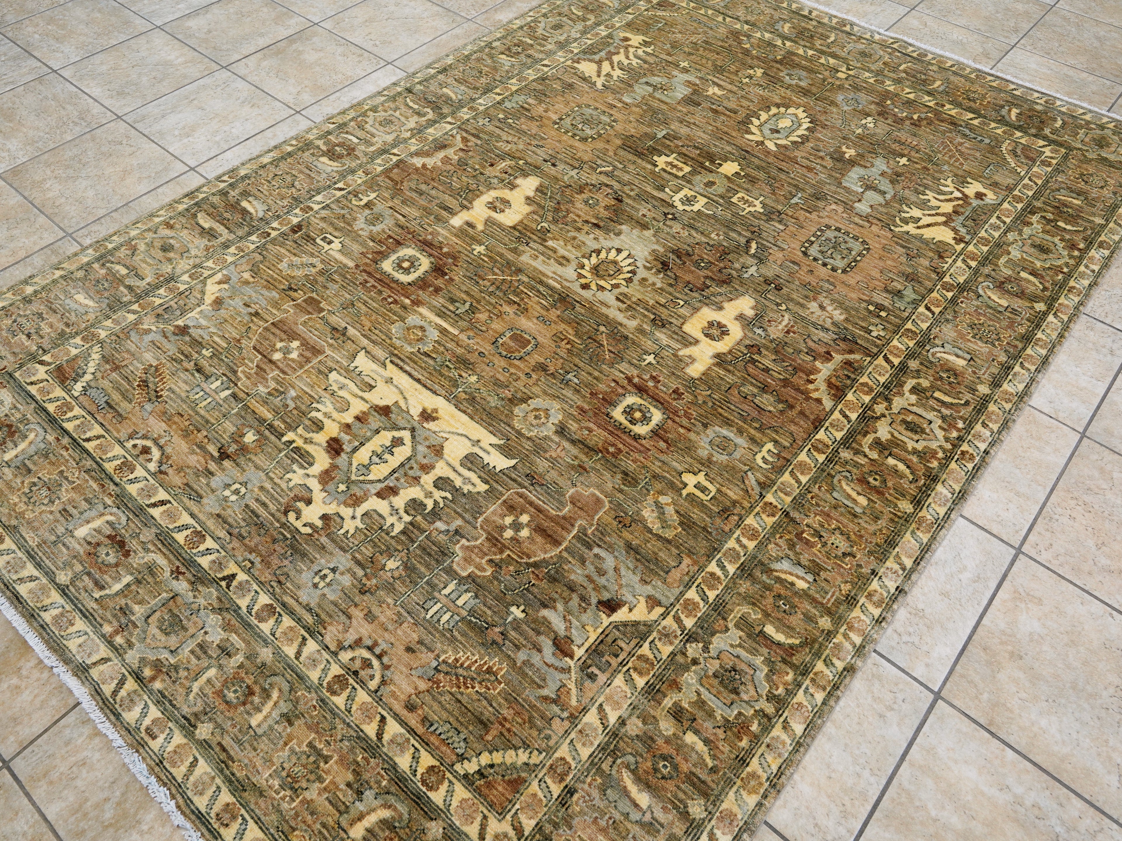 6x9 Ft Neutral Serapi Rug - Oriental Area Rug - Beige Brown Floral Design