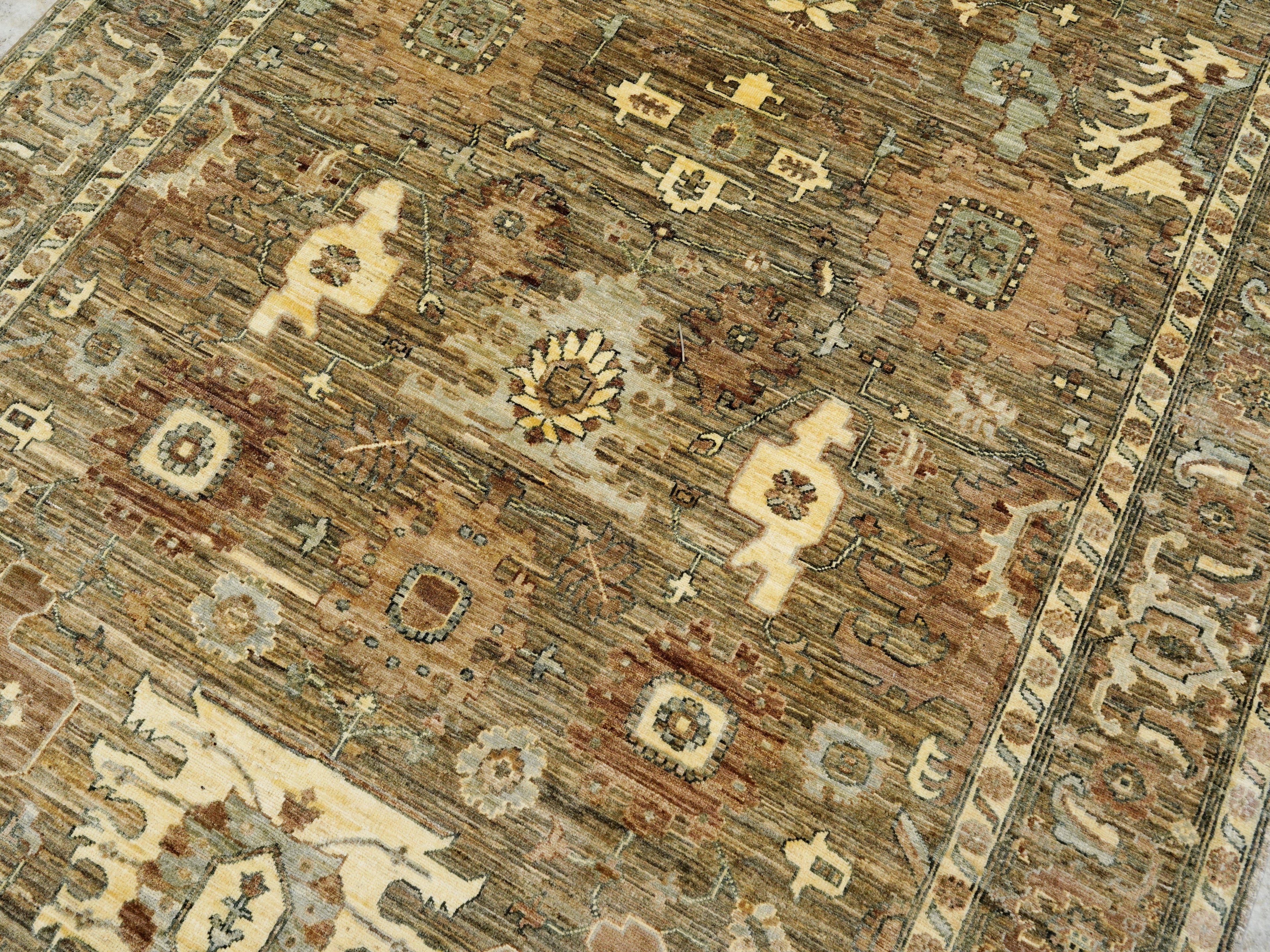 6x9 Ft Neutral Serapi Rug - Oriental Area Rug - Beige Brown Floral Design