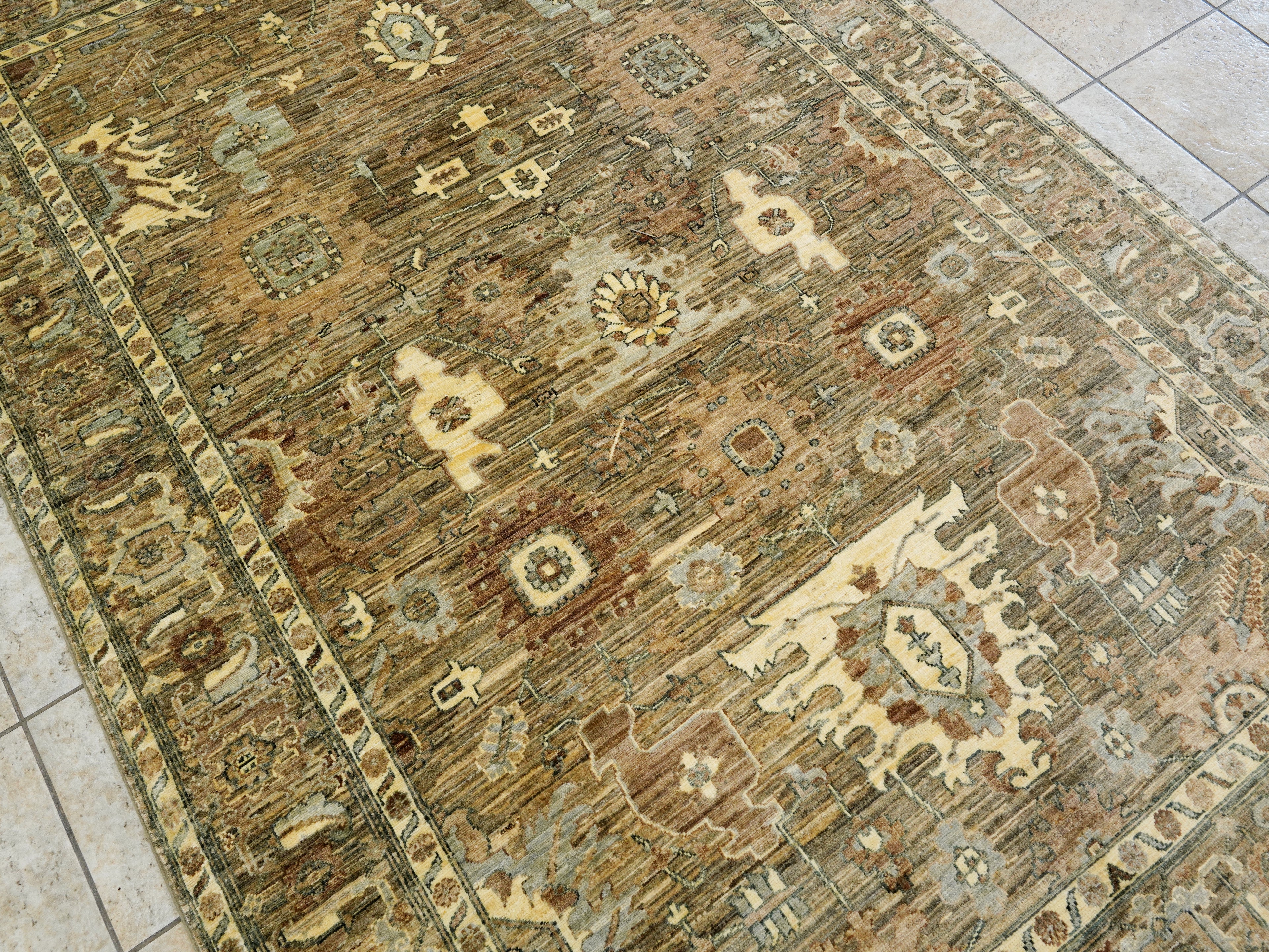 6x9 Ft Neutral Serapi Rug - Oriental Area Rug - Beige Brown Floral Design