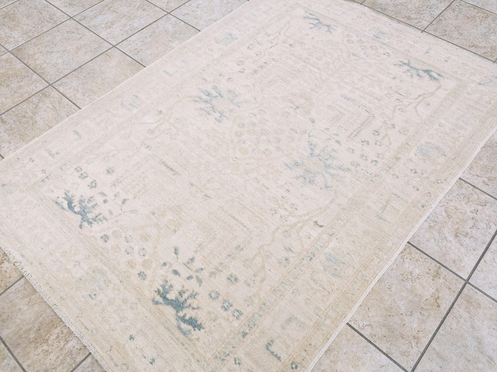 4x6 Light Beige Serapi Rug - Oriental Area Rug - Floral Design