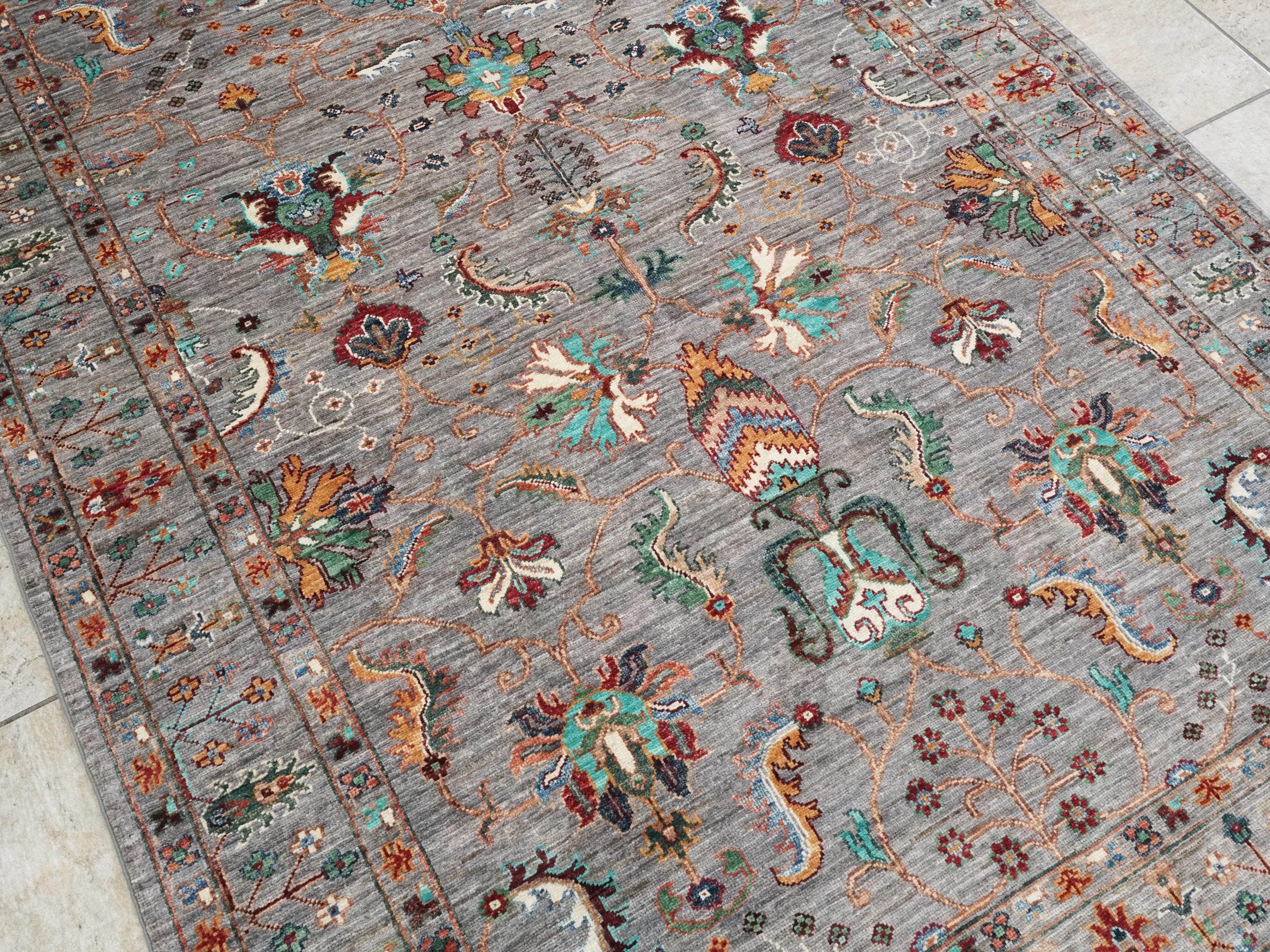 5x7 Ft Gray Serapi Rug - Hand Knotted Floral Rug