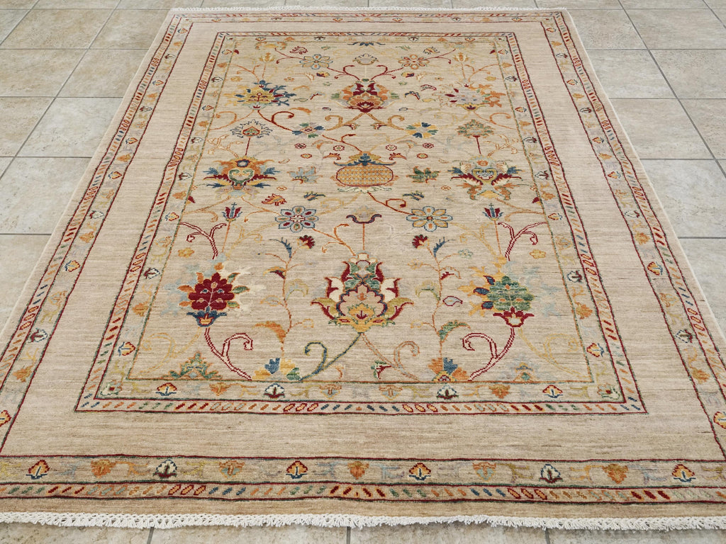 5x7 Ft Beige Serapi Rug - Hand Knotted Oriental Area Rug - Floral Design