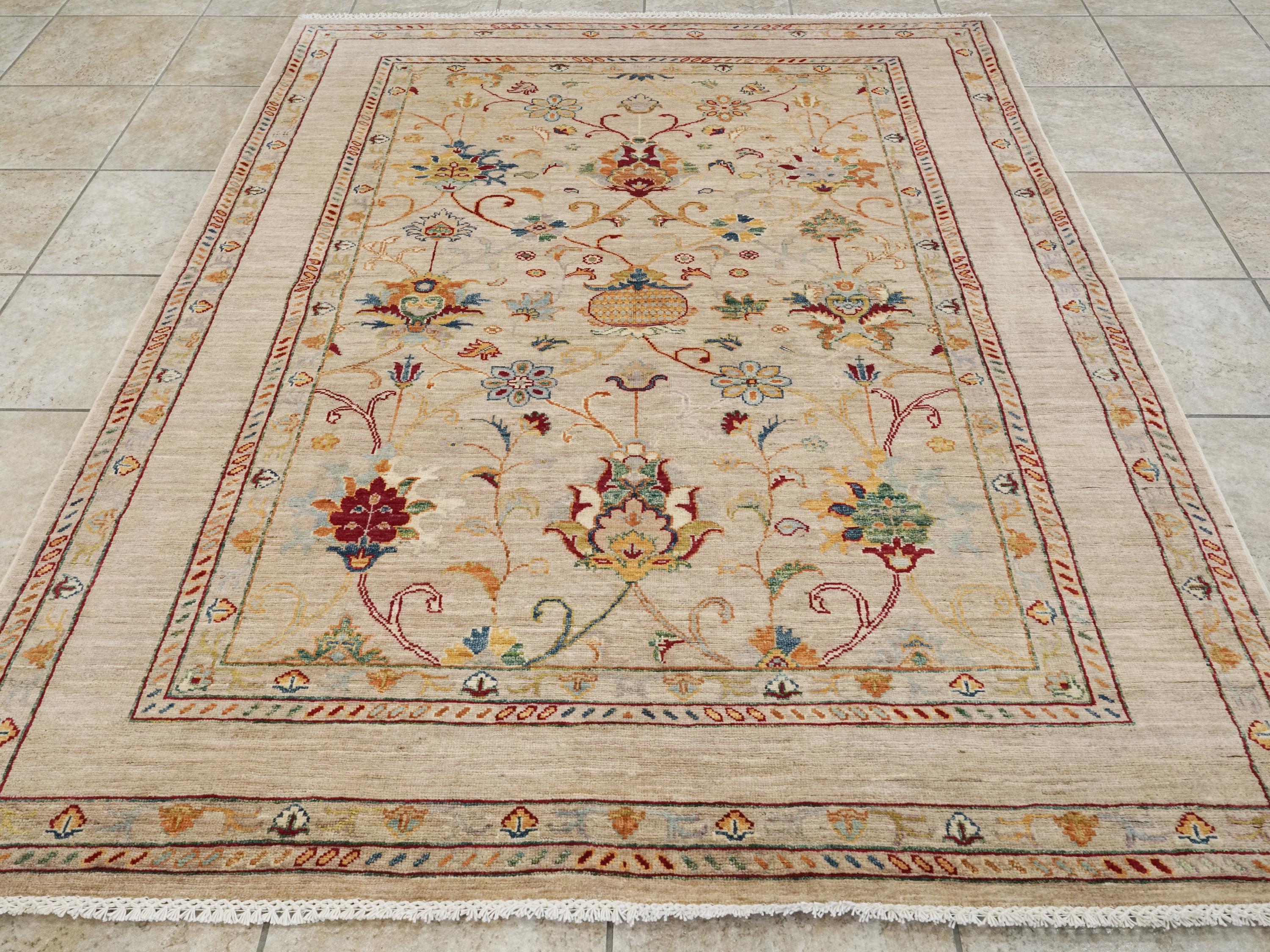 5x7 Ft Beige Serapi Rug - Hand Knotted Oriental Area Rug - Floral Design