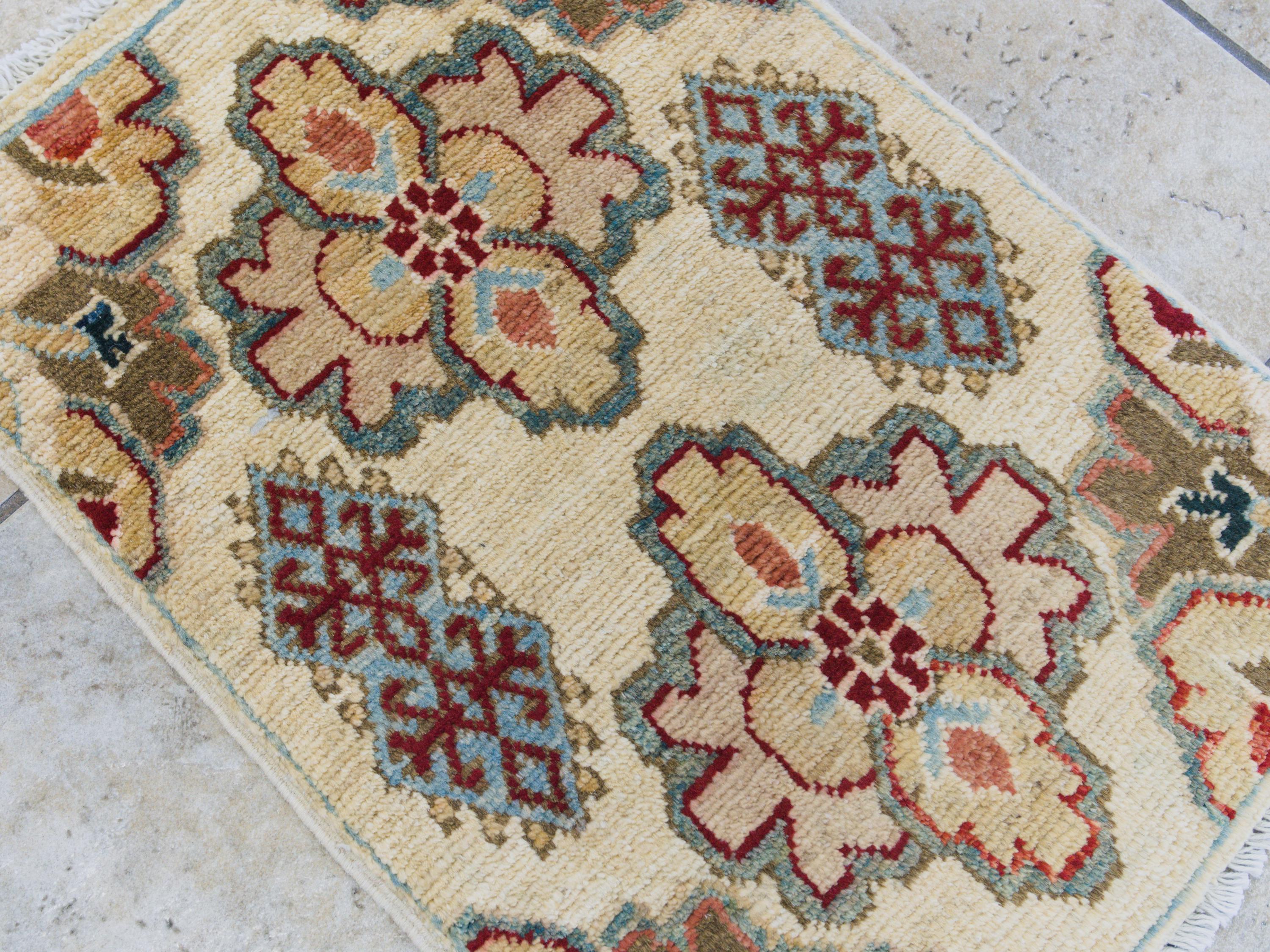 1x2 Ft Beige Serapi Rug - Floral Accent Rug