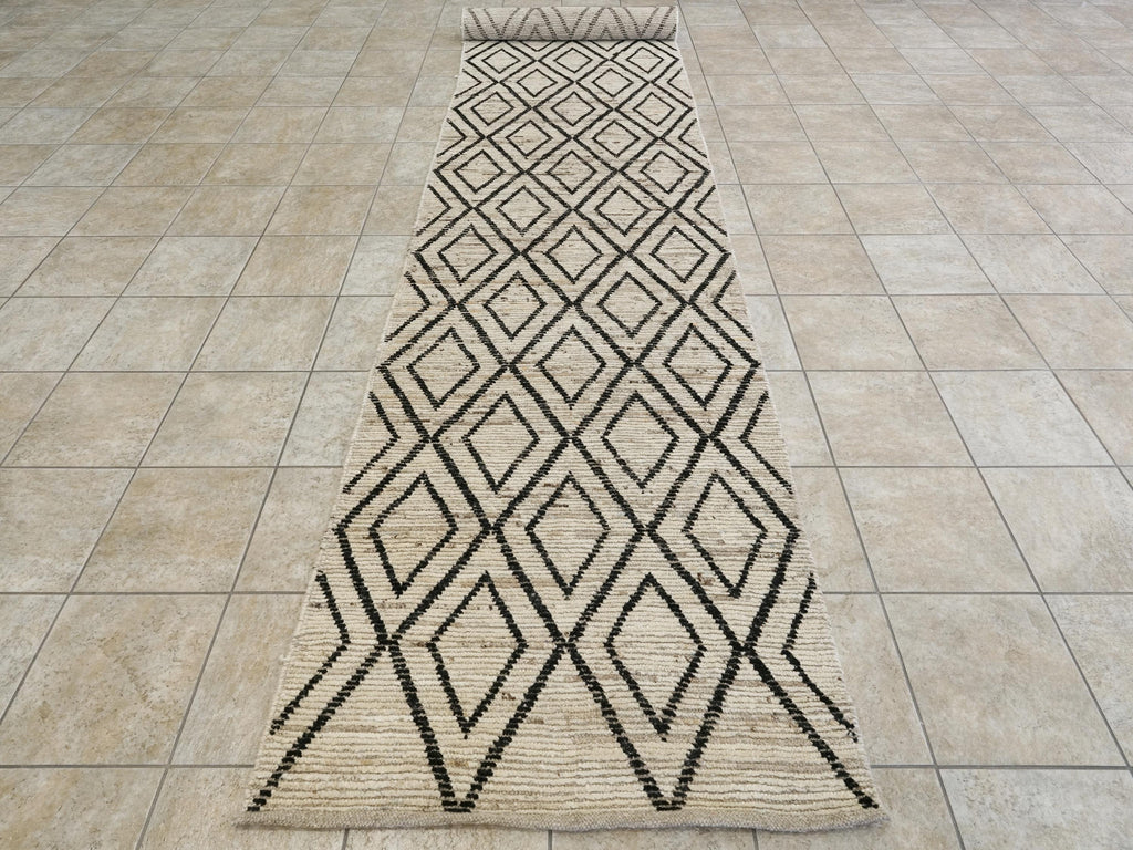 19 Ft White & Black Moroccan Rug - Afghan Wool Hallway Rug