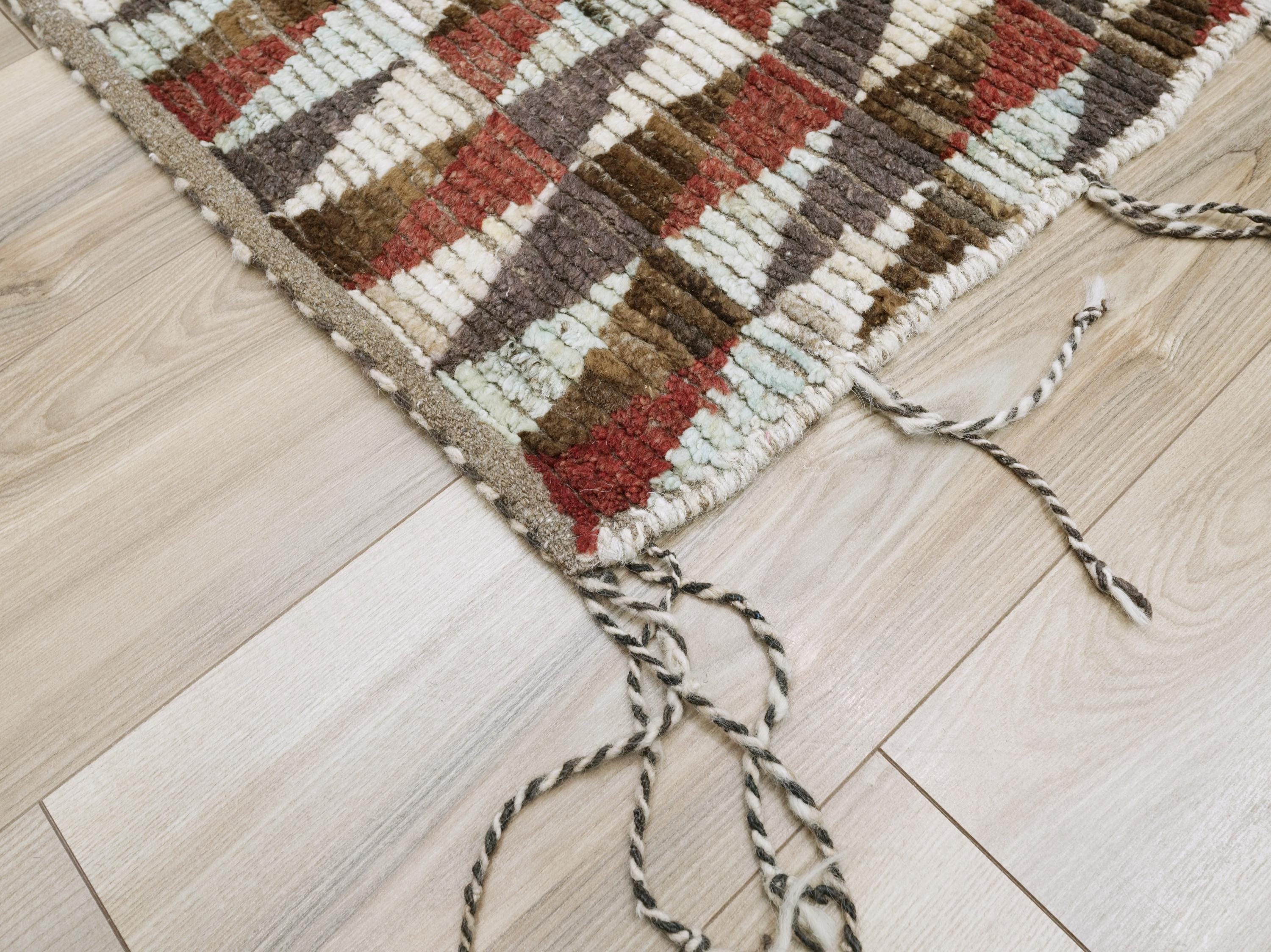 6x9 Ft Moroccan Rug - Tribal Geometric Design