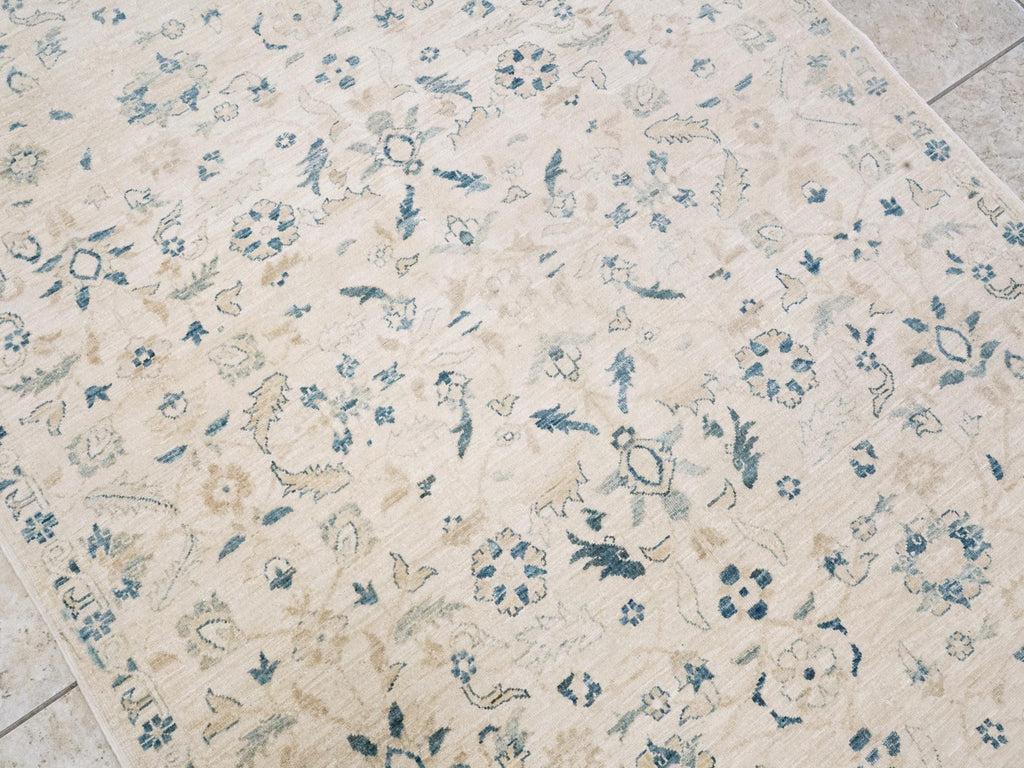 Handmade White Serapi Rug - 4x6 Ft Oriental Area Rug - Floral Design