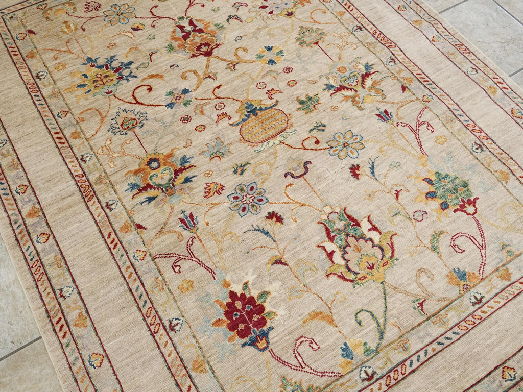 5x7 Ft Beige Serapi Rug - Hand Knotted Oriental Area Rug - Floral Design