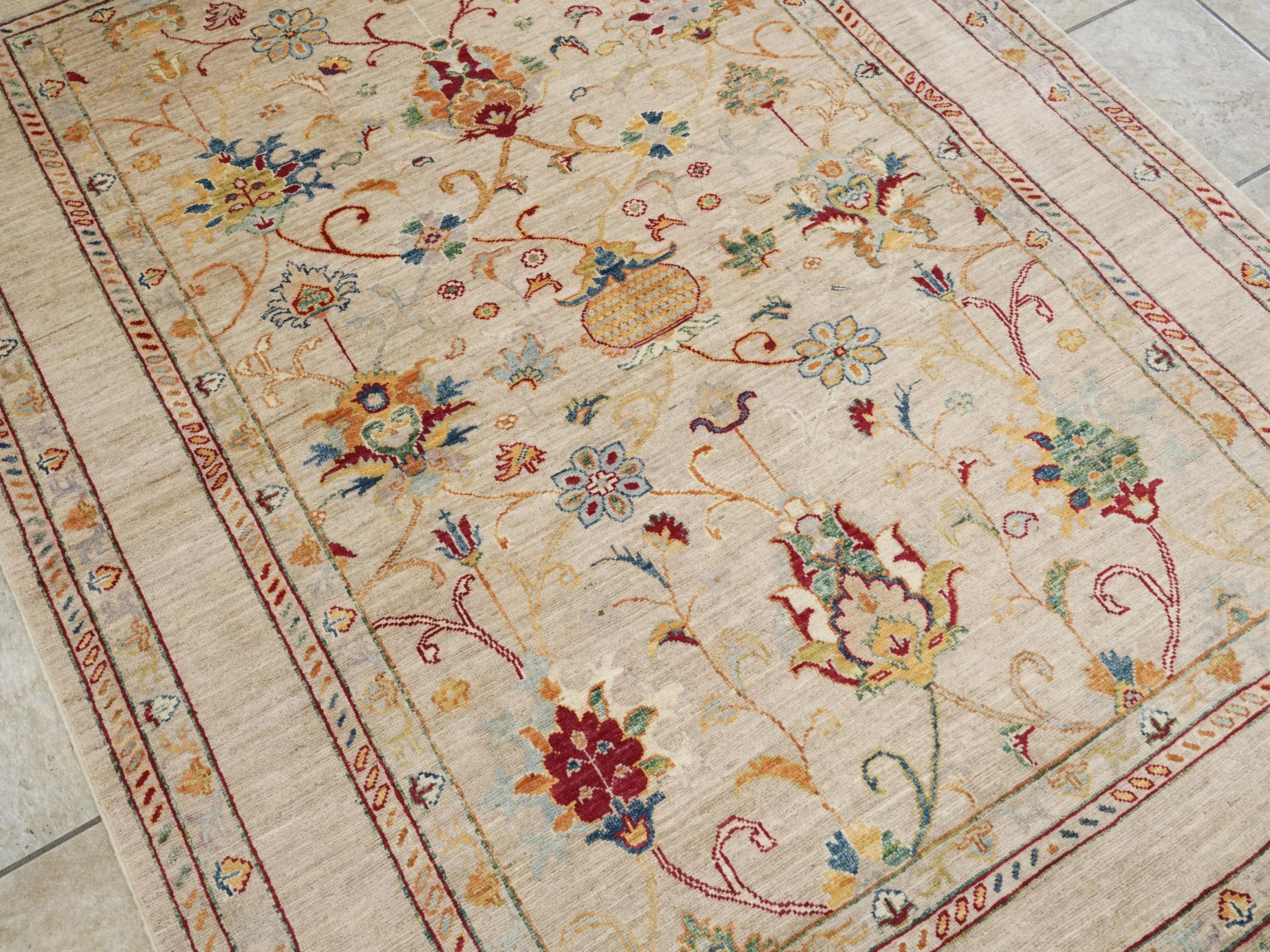 5x7 Ft Beige Serapi Rug - Hand Knotted Oriental Area Rug - Floral Design