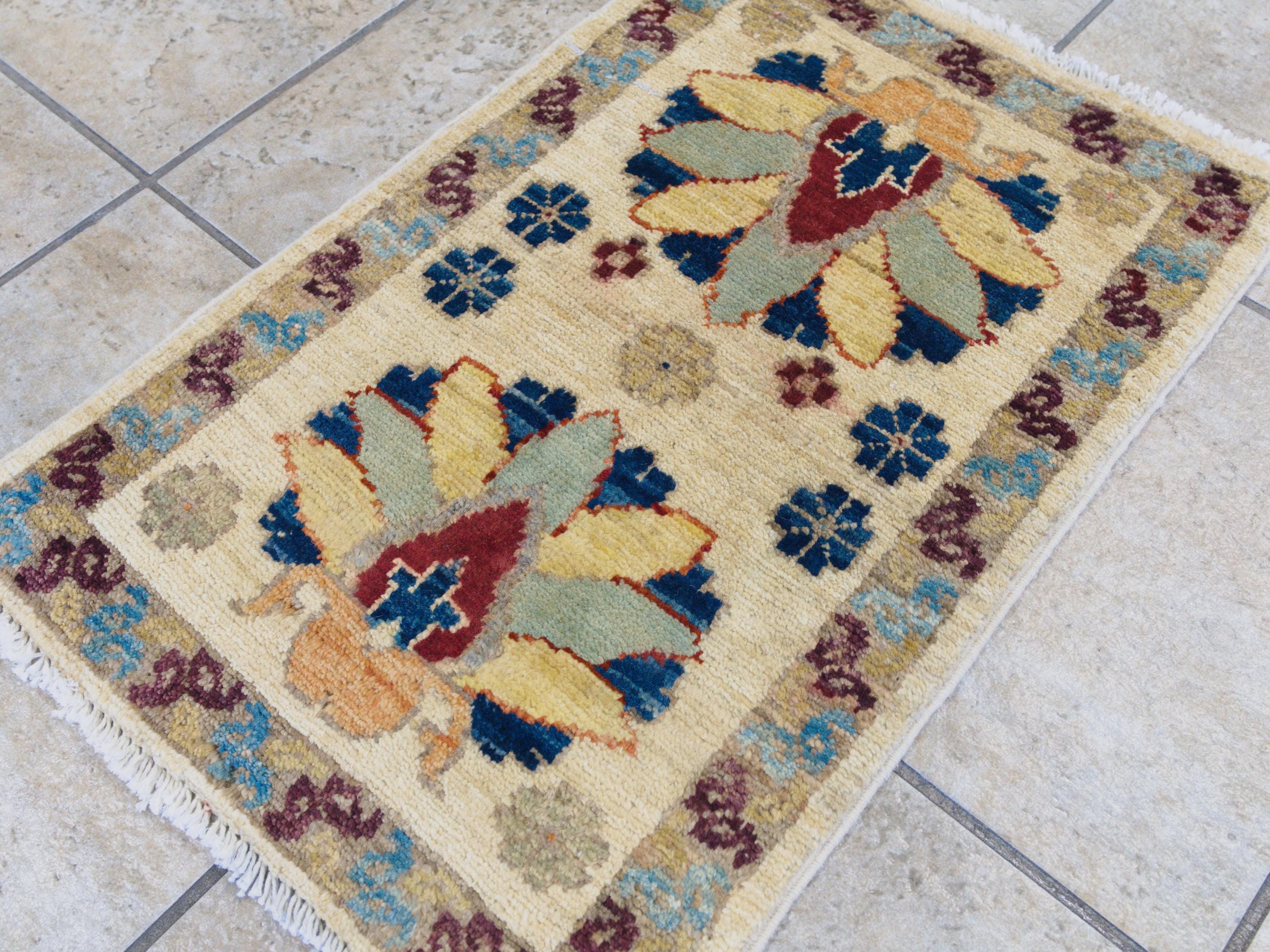 1x2 Ft Beige Serapi Rug - Floral Accent Rug