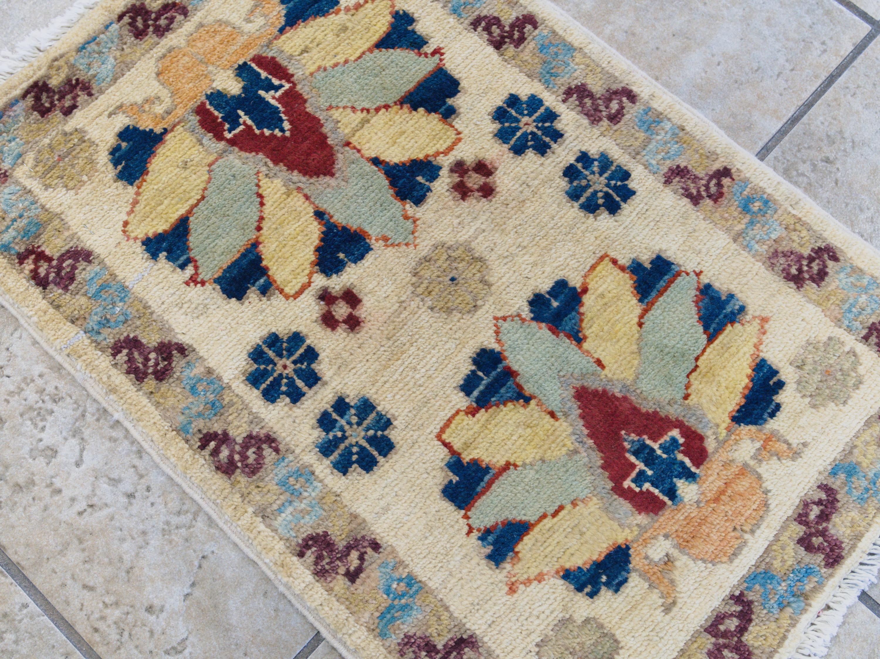 1x2 Ft Beige Serapi Rug - Floral Accent Rug
